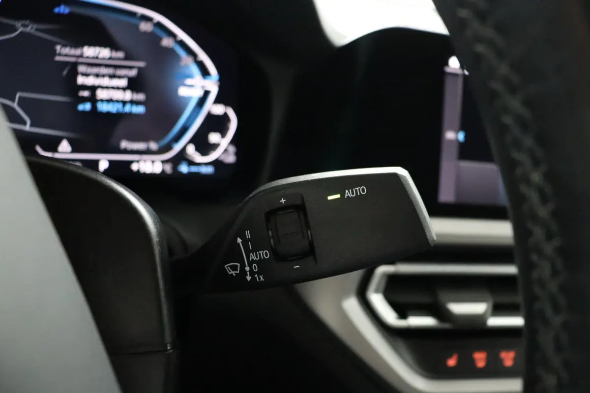 320e Business Edition Plus | SOH 95% | BMW Laserlicht | Head-Up Display | Stoelverwarming | HiFi | Actieve Cruise Control