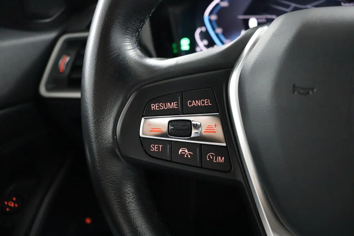 320e Business Edition Plus | SOH 95% | BMW Laserlicht | Head-Up Display | Stoelverwarming | HiFi | Actieve Cruise Control