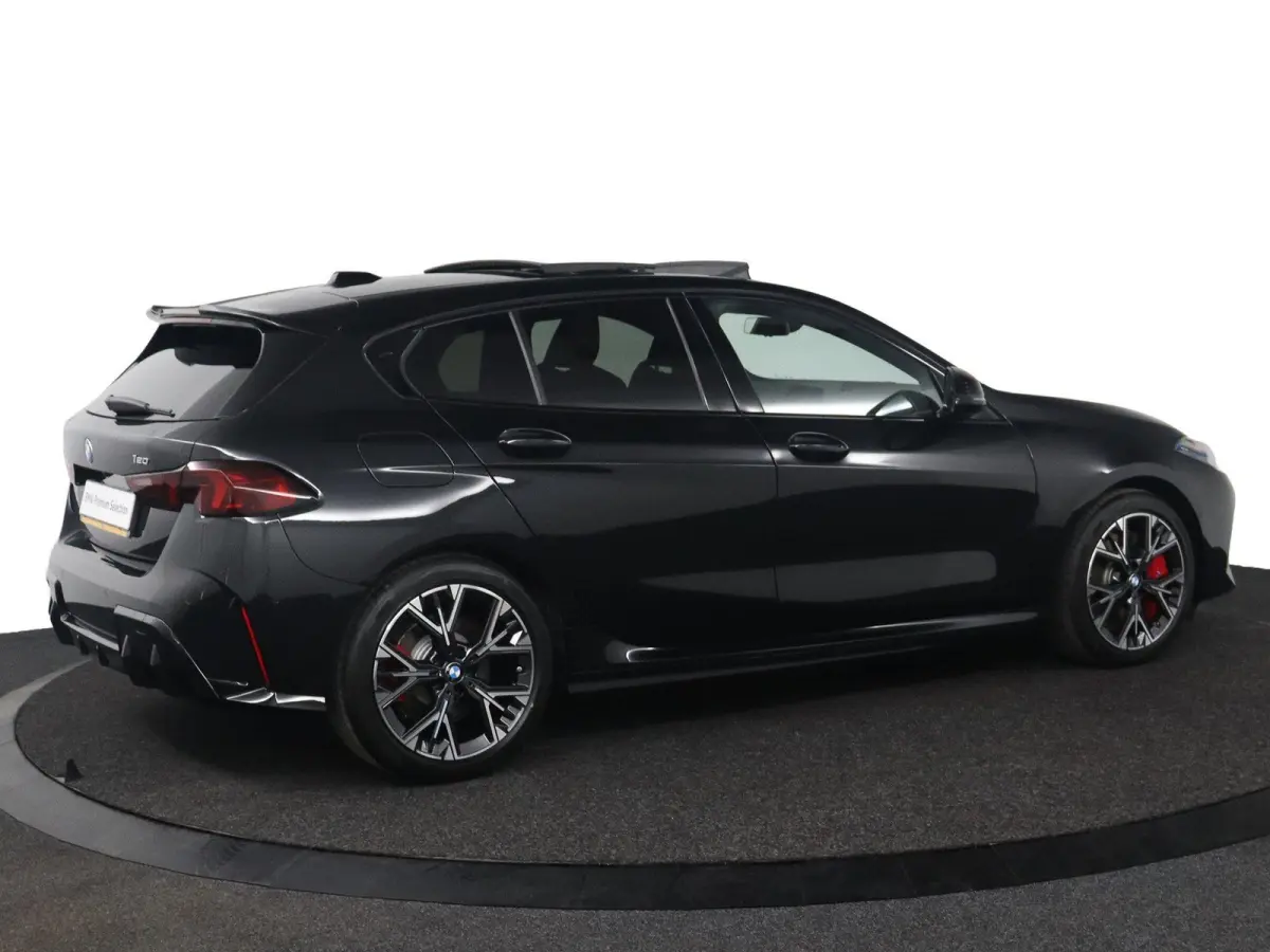 120 M Sport Design Edition M Sport Pro | Panoramadak | Trekhaak | Stoelverwarming | Driving Assistant