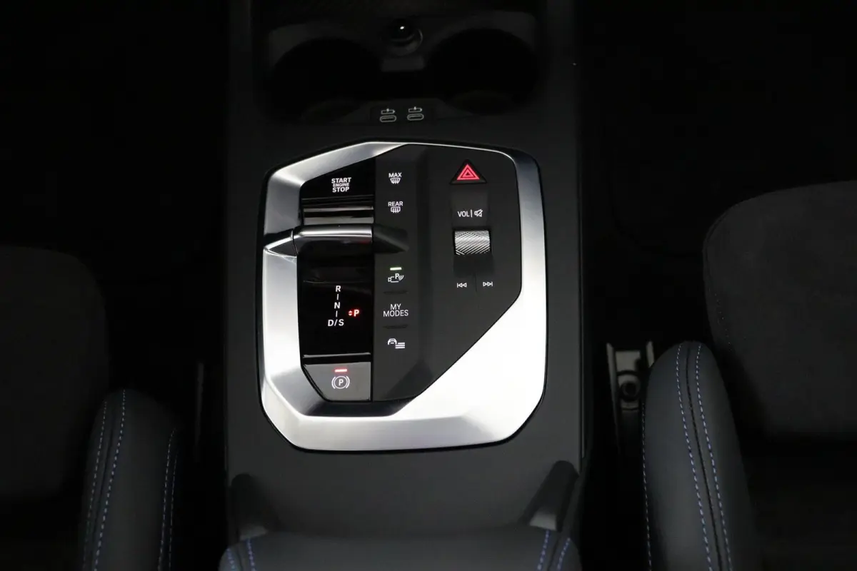 120 M Sport Design Edition M Sport Pro | Panoramadak | Trekhaak | Stoelverwarming | Driving Assistant