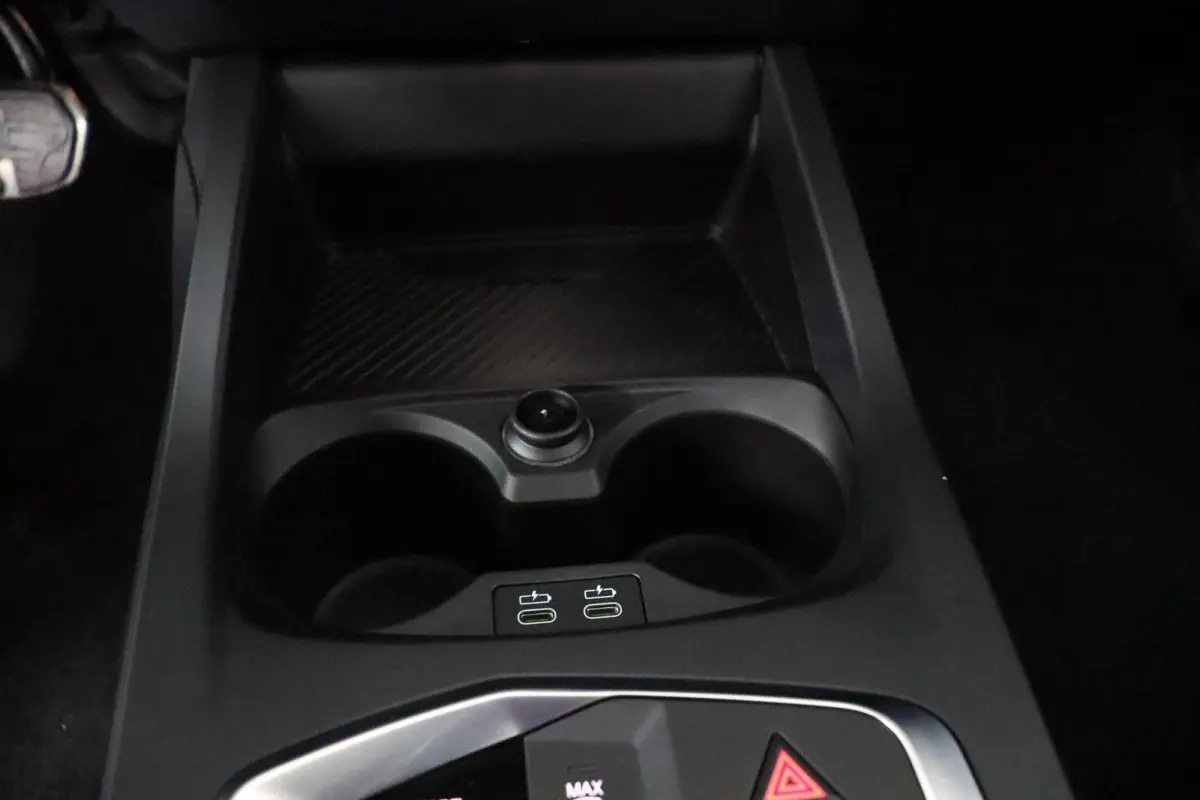 120 M Sport Design Edition M Sport Pro | Panoramadak | Trekhaak | Stoelverwarming | Driving Assistant