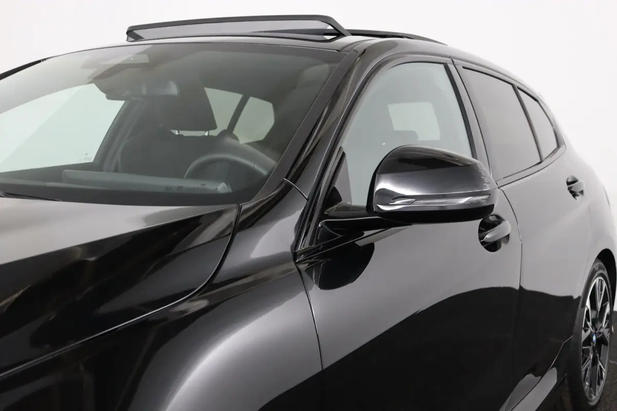 120 M Sport Design Edition M Sport Pro | Panoramadak | Trekhaak | Stoelverwarming | Driving Assistant