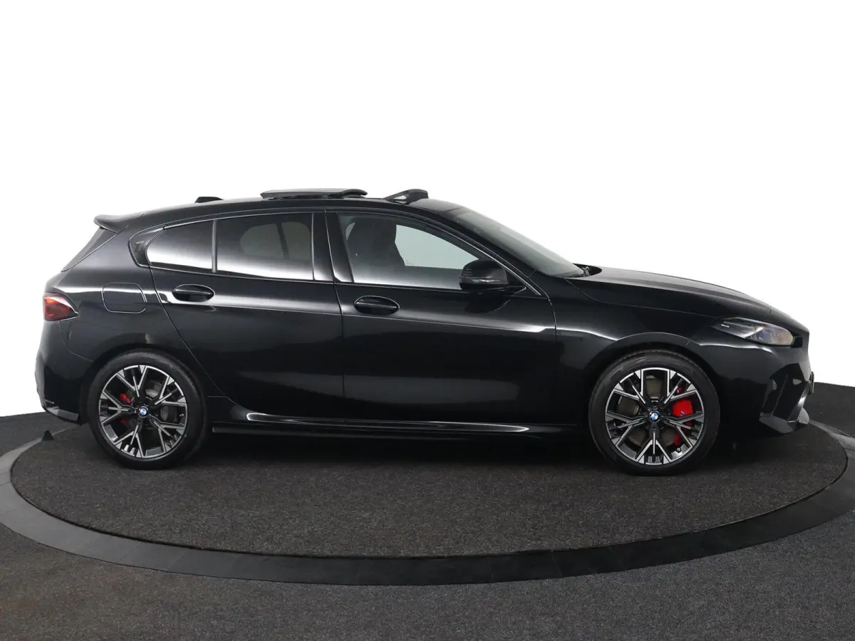 120 M Sport Design Edition M Sport Pro | Panoramadak | Trekhaak | Stoelverwarming | Driving Assistant