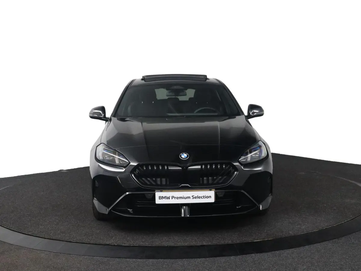 120 M Sport Design Edition M Sport Pro | Panoramadak | Trekhaak | Stoelverwarming | Driving Assistant