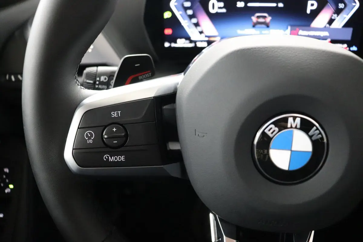 120 M Sport Design Edition M Sport Pro | Panoramadak | Trekhaak | Stoelverwarming | Driving Assistant