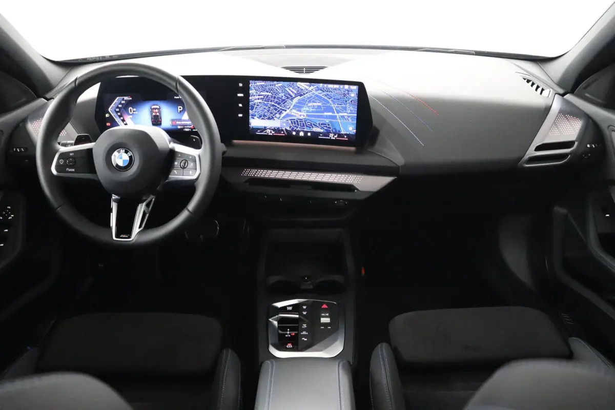 120 M Sport Design Edition M Sport Pro | Panoramadak | Trekhaak | Stoelverwarming | Driving Assistant