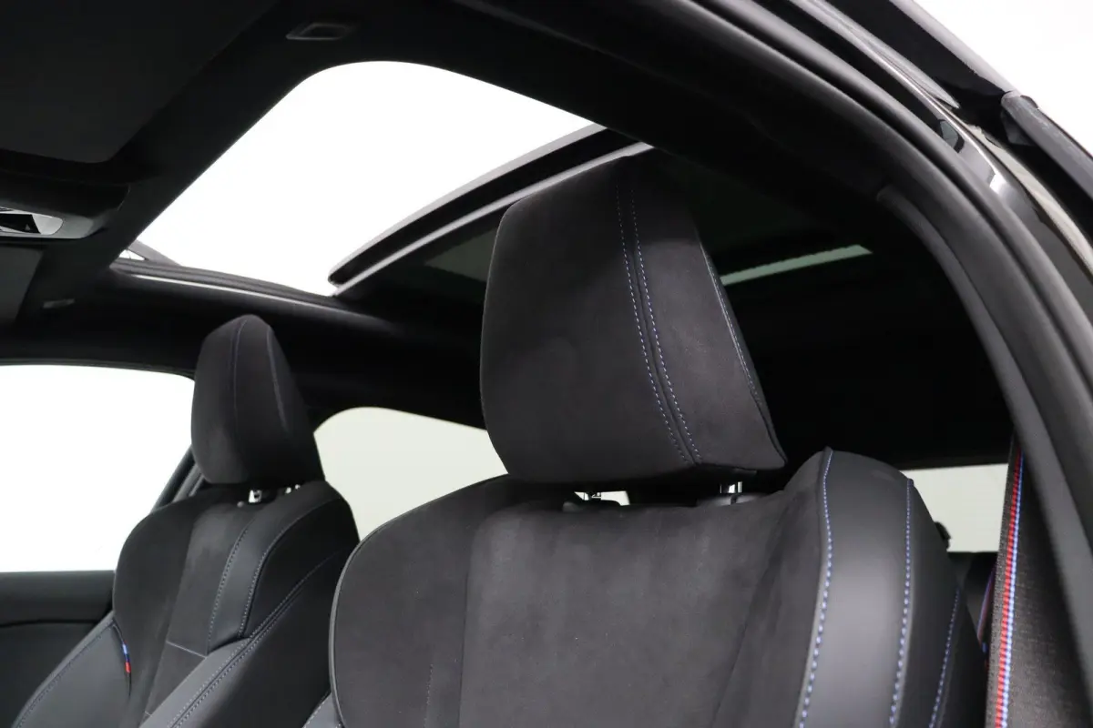 120 M Sport Design Edition M Sport Pro | Panoramadak | Trekhaak | Stoelverwarming | Driving Assistant