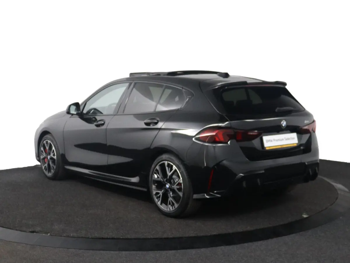 120 M Sport Design Edition M Sport Pro | Panoramadak | Trekhaak | Stoelverwarming | Driving Assistant