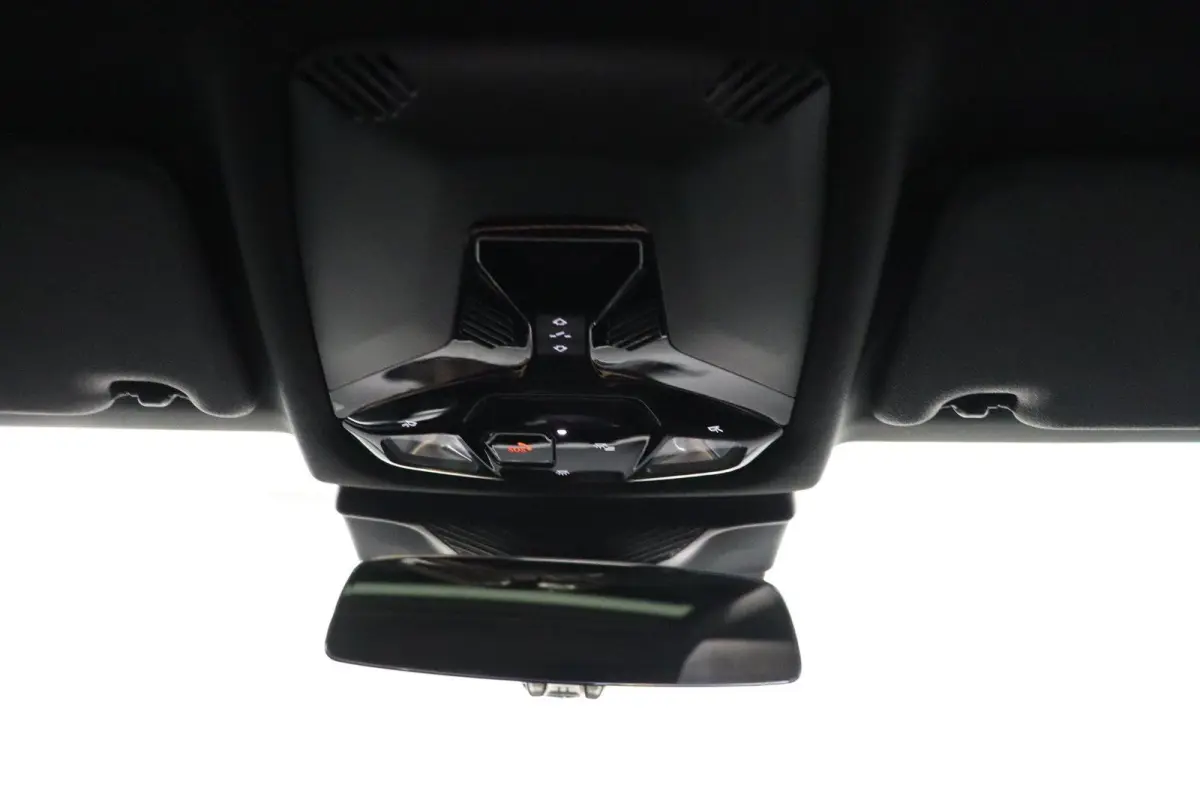 120 M Sport Design Edition M Sport Pro | Panoramadak | Trekhaak | Stoelverwarming | Driving Assistant