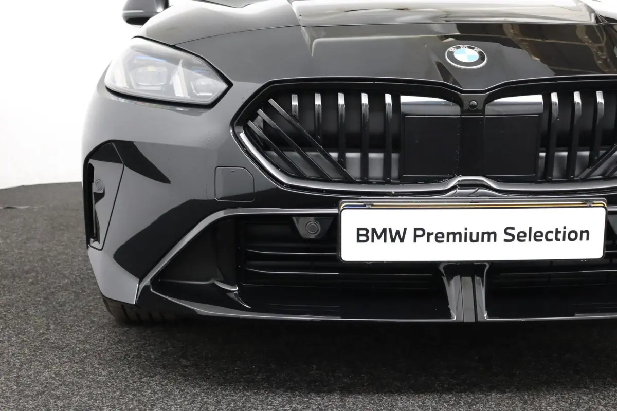 120 M Sport Design Edition M Sport Pro | Panoramadak | Trekhaak | Stoelverwarming | Driving Assistant