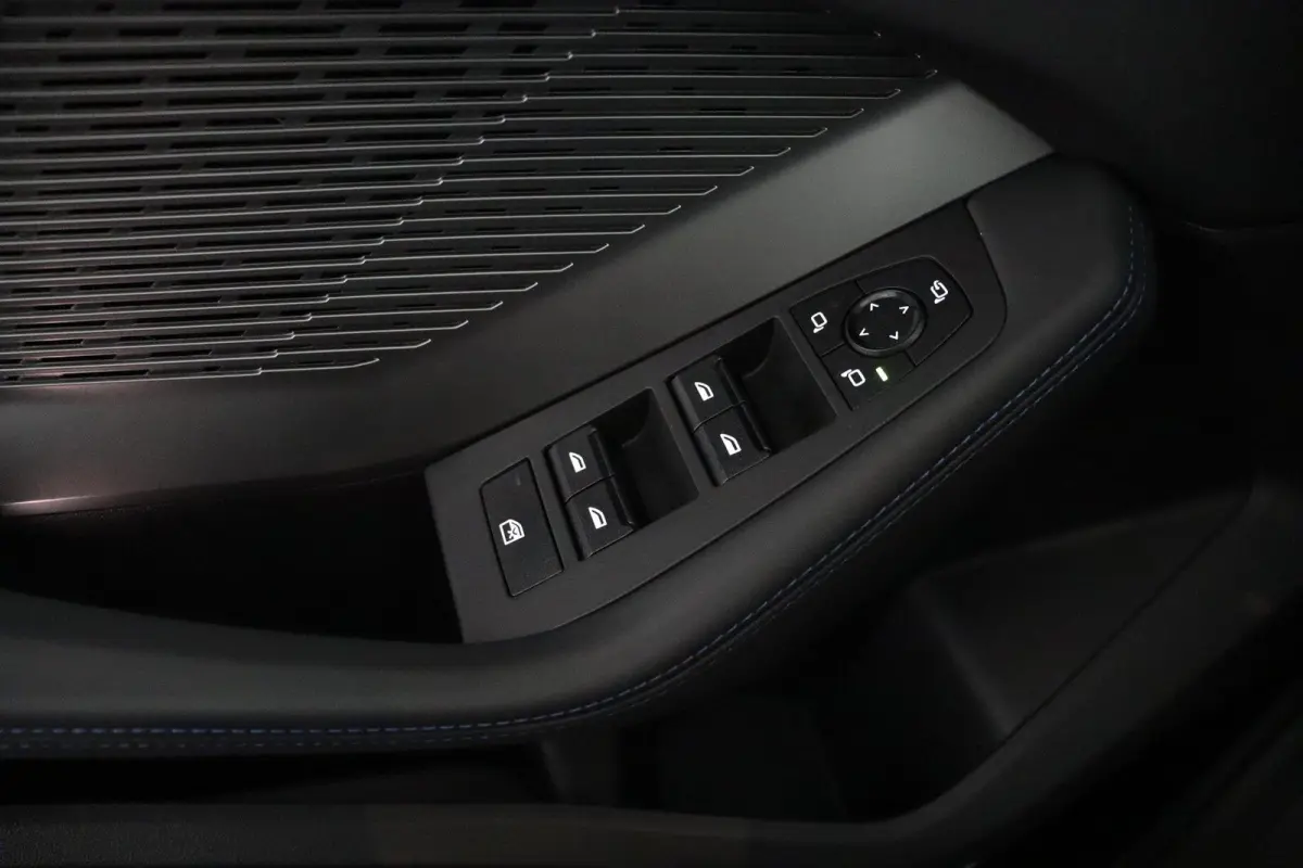 120 M Sport Design Edition M Sport Pro | Panoramadak | Trekhaak | Stoelverwarming | Driving Assistant