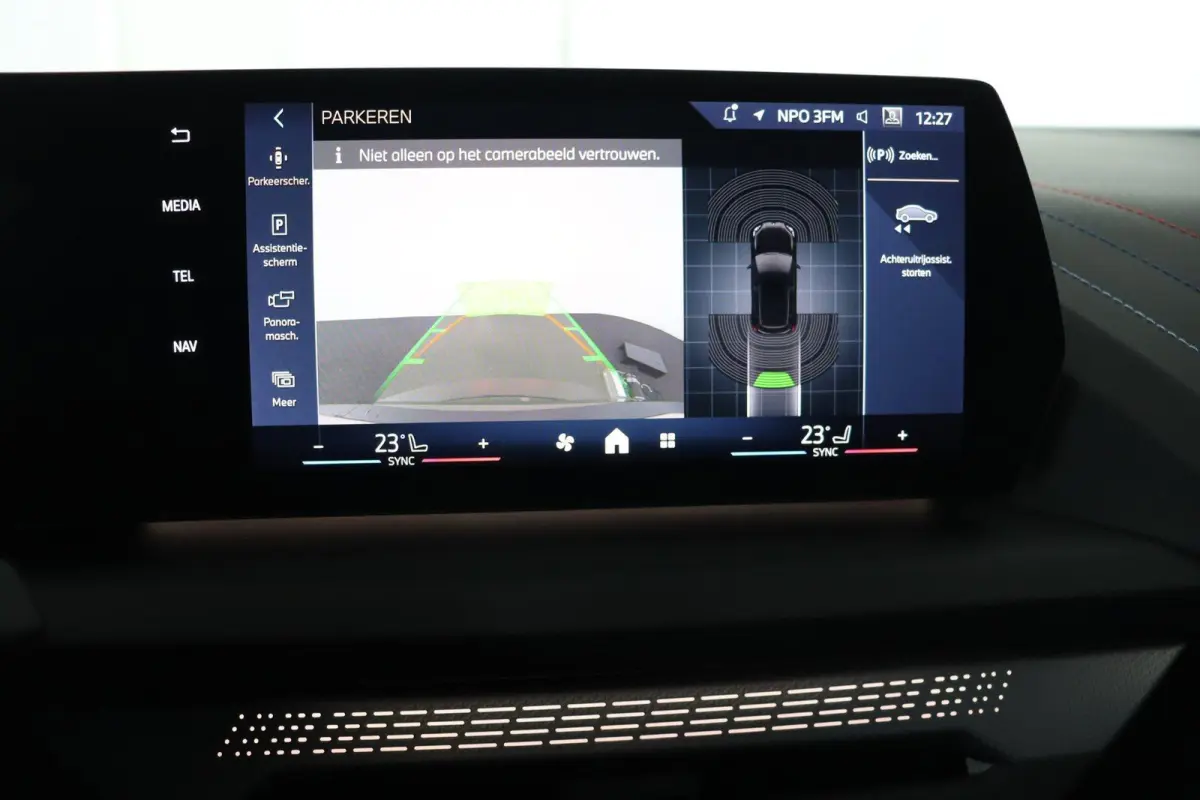 120 M Sport Design Edition M Sport Pro | Panoramadak | Trekhaak | Stoelverwarming | Driving Assistant