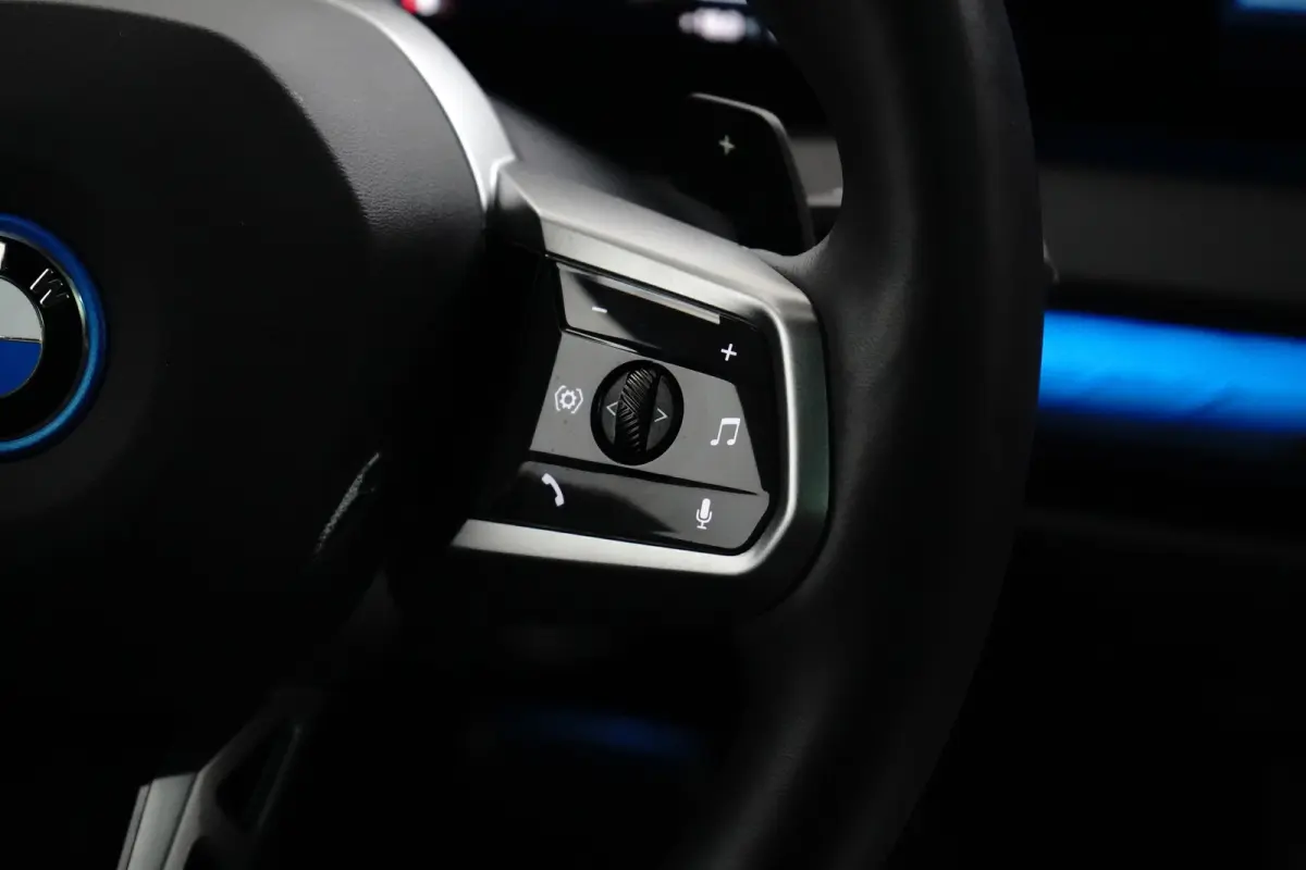 30e xDrive | M-SPORT | 360° CAMERA | PANODAK | ADAPTIVE CRUISE | ELEKTR. STOEL INCL MEMORY | PREMIUM AUDIO | STOELVERWARMING | DODE HOEK