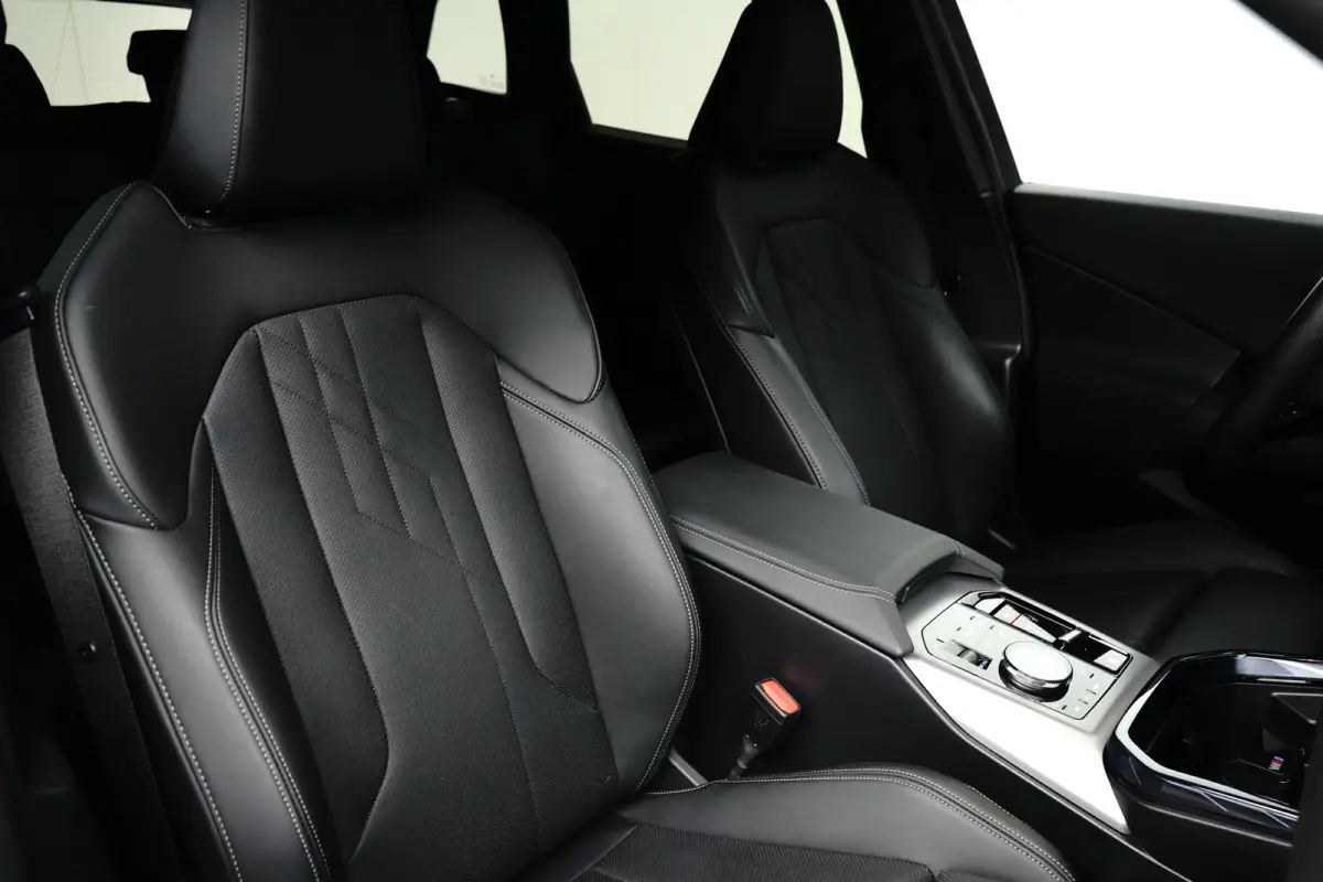 30e xDrive | M-SPORT | 360° CAMERA | PANODAK | ADAPTIVE CRUISE | ELEKTR. STOEL INCL MEMORY | PREMIUM AUDIO | STOELVERWARMING | DODE HOEK