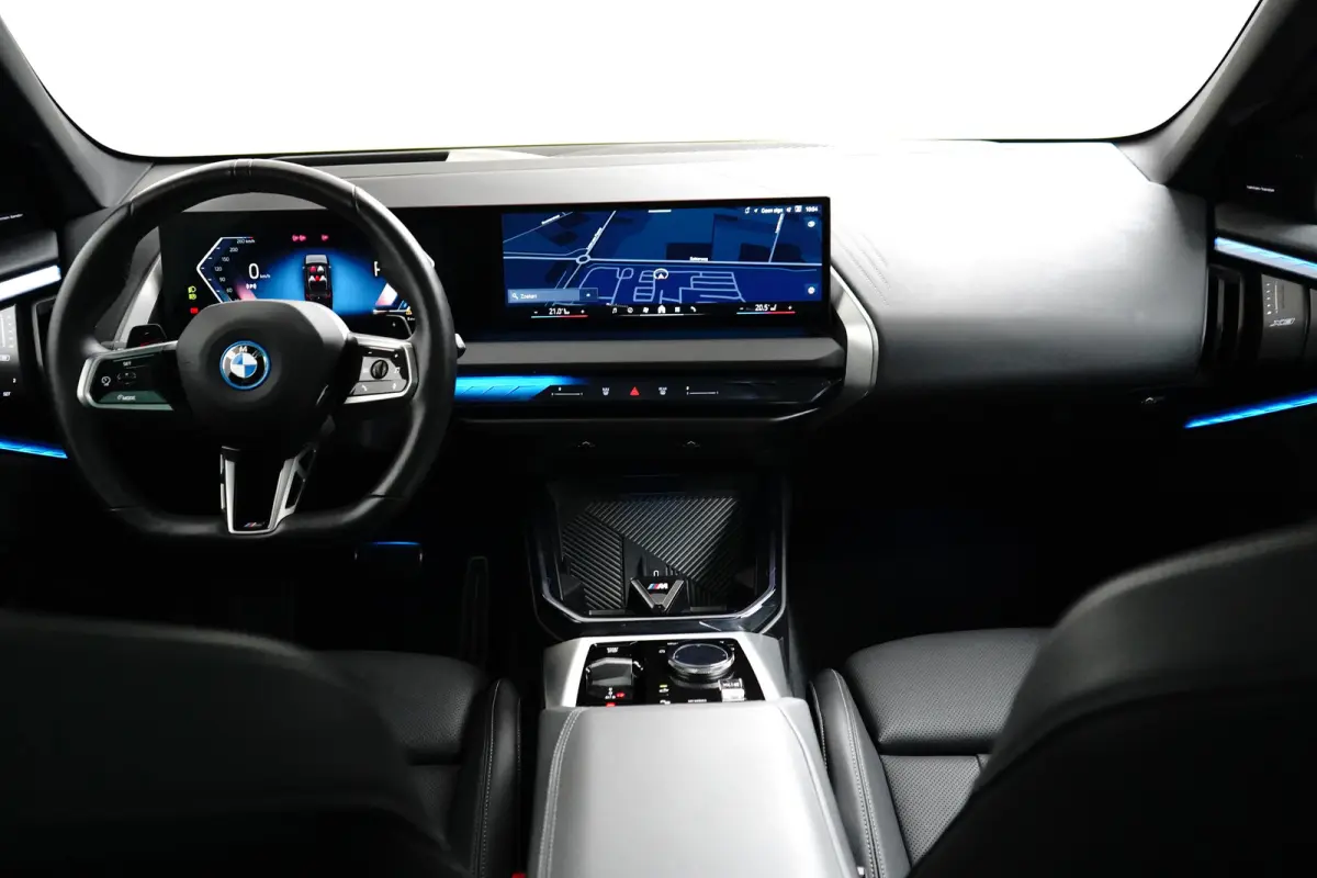 30e xDrive | M-SPORT | 360° CAMERA | PANODAK | ADAPTIVE CRUISE | ELEKTR. STOEL INCL MEMORY | PREMIUM AUDIO | STOELVERWARMING | DODE HOEK
