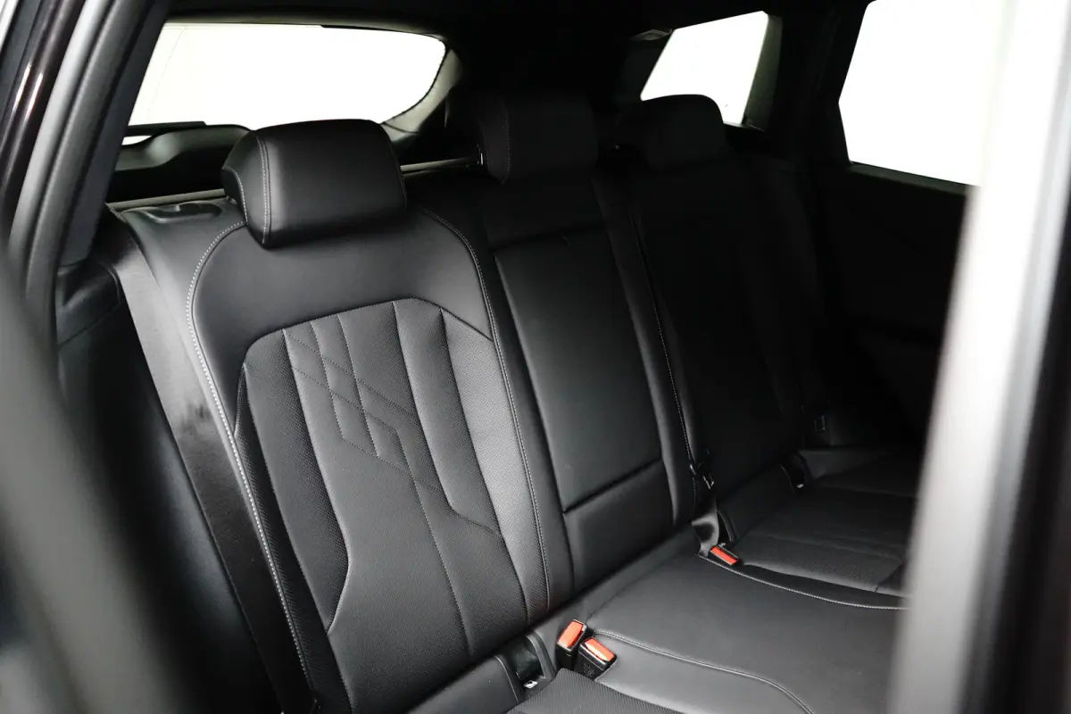 30e xDrive | M-SPORT | 360° CAMERA | PANODAK | ADAPTIVE CRUISE | ELEKTR. STOEL INCL MEMORY | PREMIUM AUDIO | STOELVERWARMING | DODE HOEK
