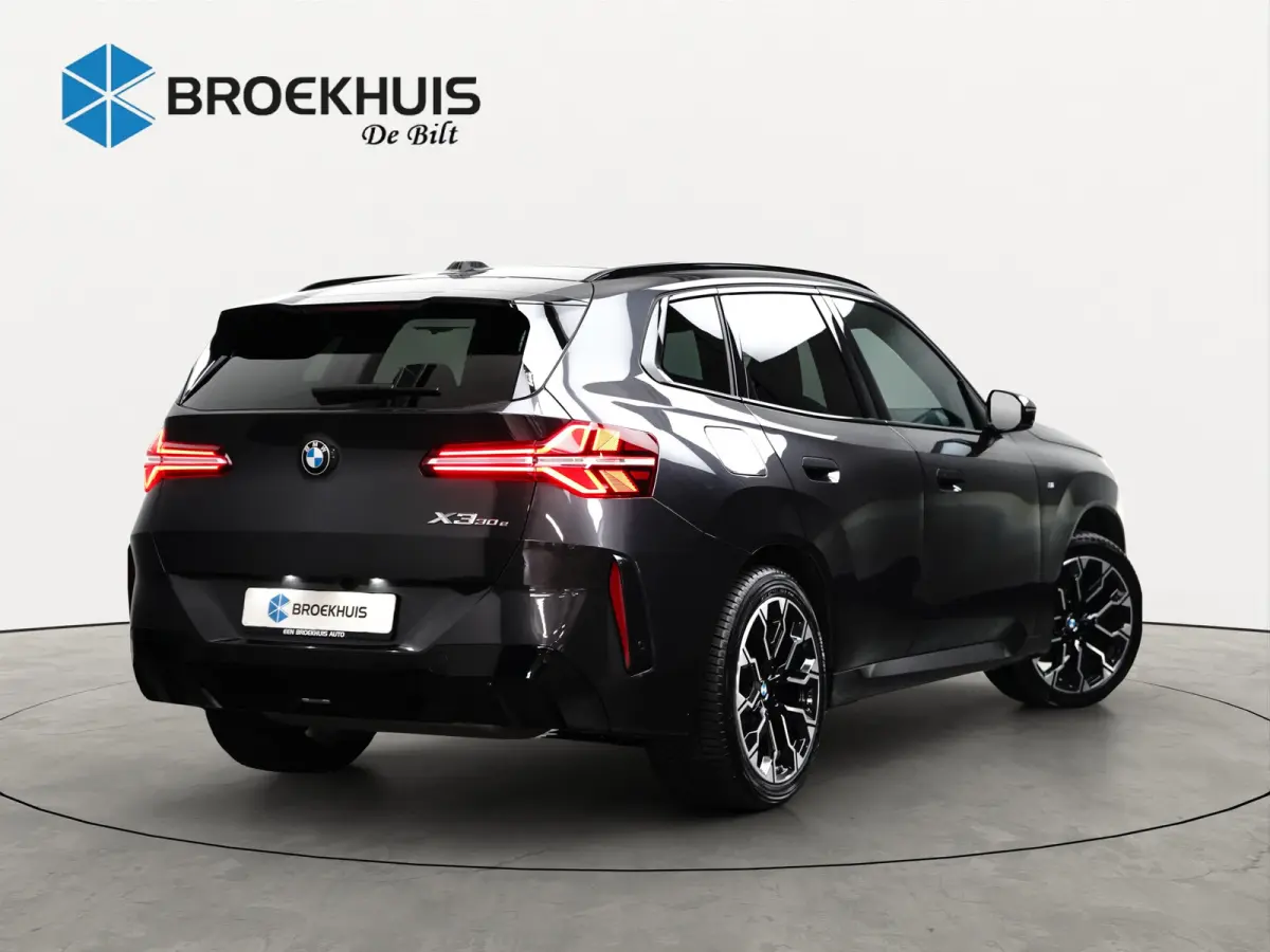 30e xDrive | M-SPORT | 360° CAMERA | PANODAK | ADAPTIVE CRUISE | ELEKTR. STOEL INCL MEMORY | PREMIUM AUDIO | STOELVERWARMING | DODE HOEK