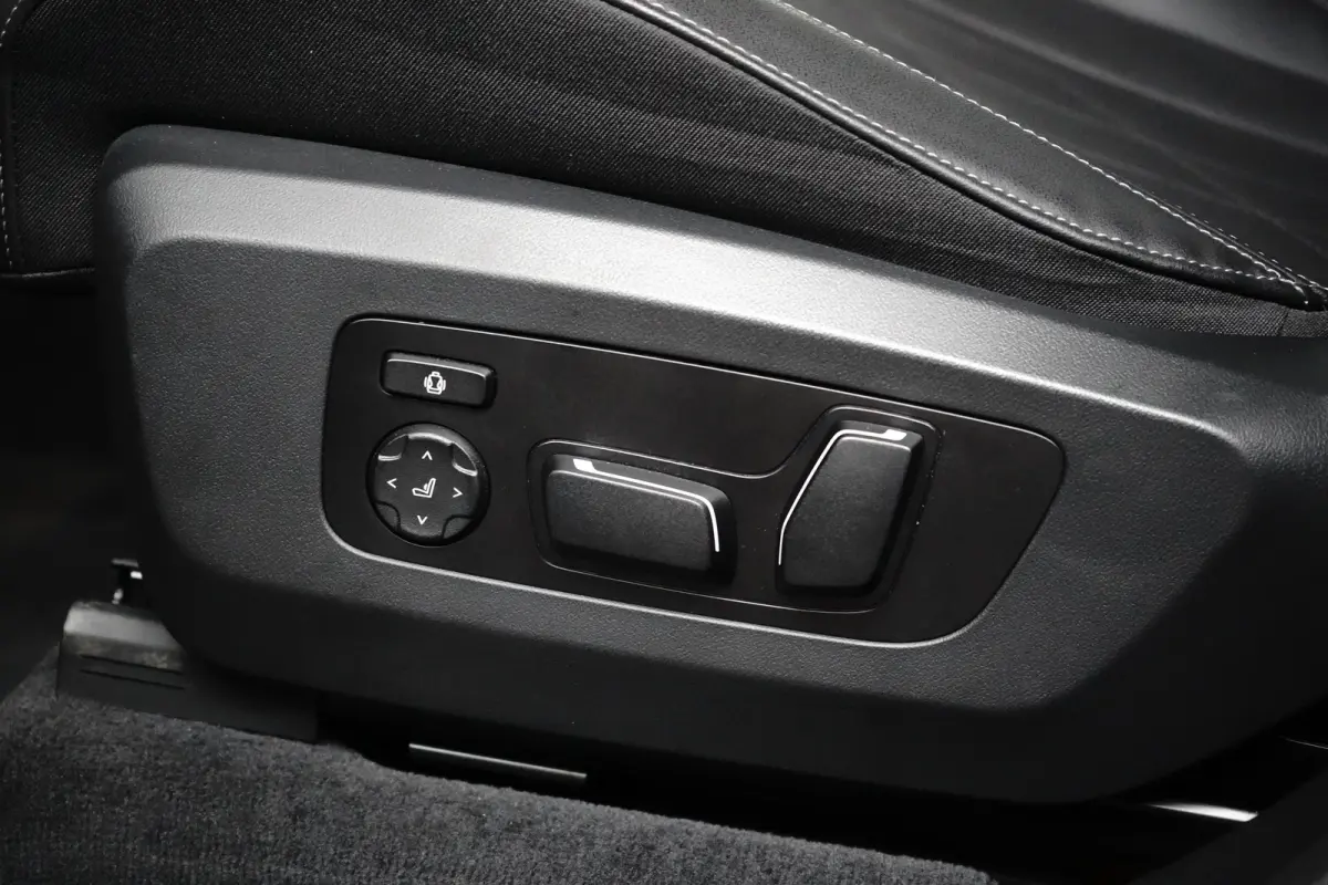30e xDrive | M-SPORT | 360° CAMERA | PANODAK | ADAPTIVE CRUISE | ELEKTR. STOEL INCL MEMORY | PREMIUM AUDIO | STOELVERWARMING | DODE HOEK
