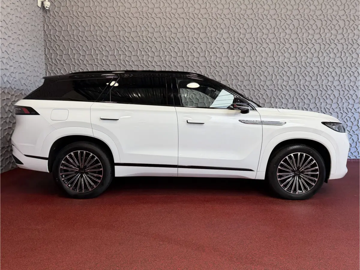 EXCLUSIVE | AWD | 428 PK | 7-PERSOONS | UIT VOORRAAD LEVERBAAR | KHAKI WHITE phev plug in hybrid