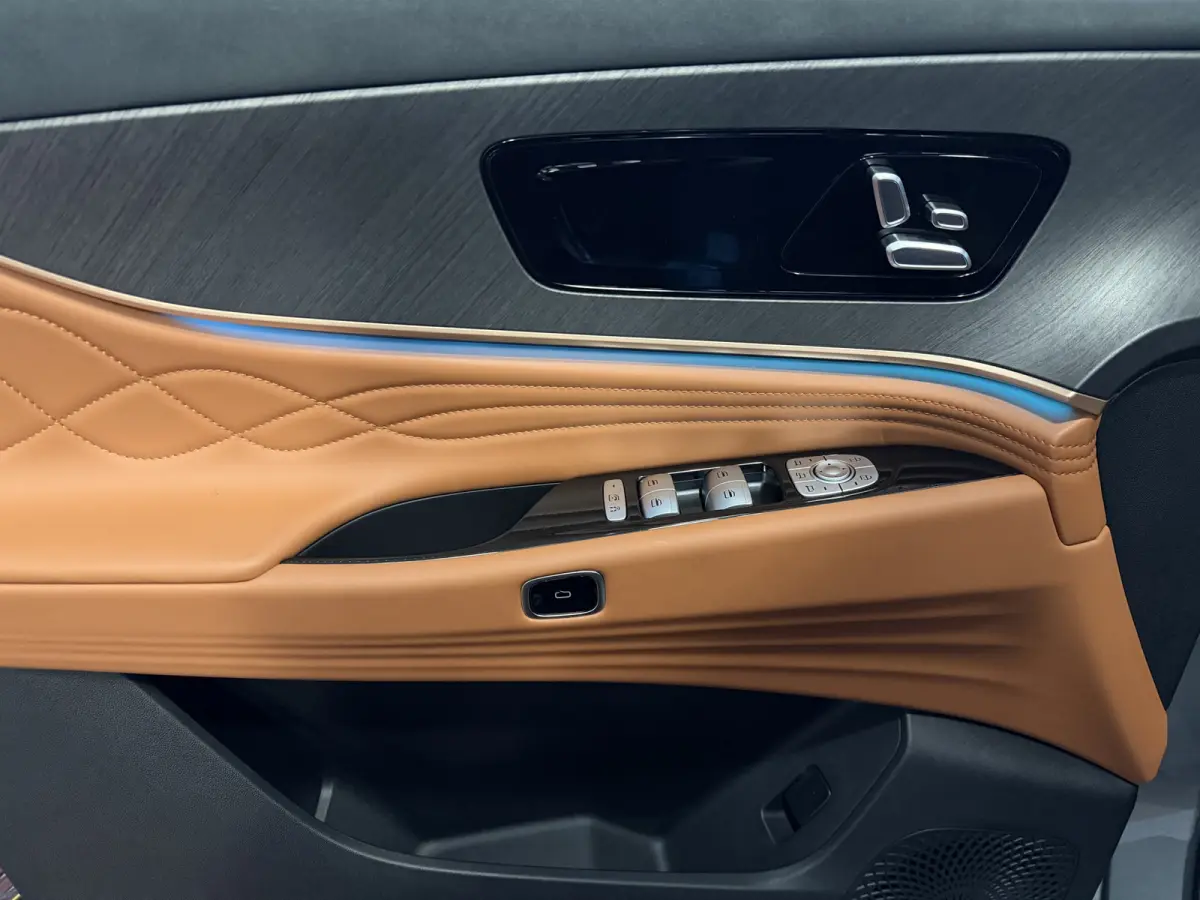 EXCLUSIVE | AWD | 428 PK | 7-PERSOONS | UIT VOORRAAD LEVERBAAR | KHAKI WHITE phev plug in hybrid