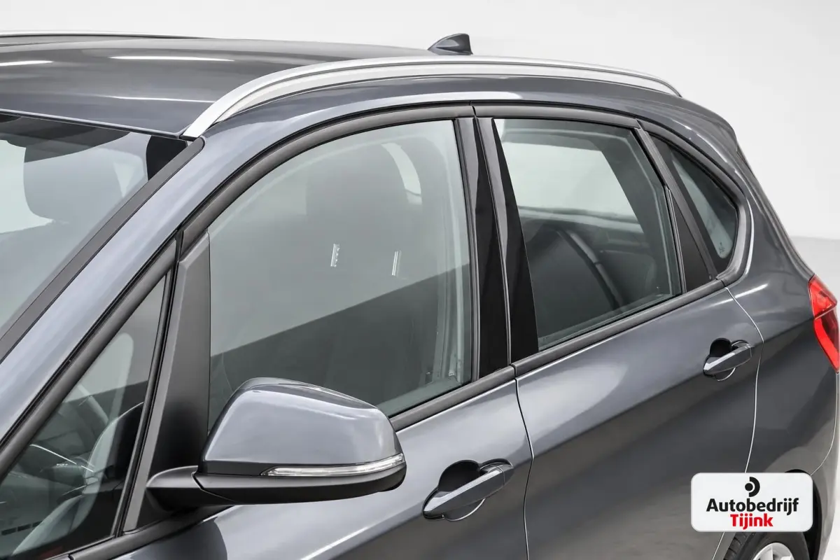 218i Corporate Lease High Executive | Automaat | LED | Navi | Stoelverwarming | Elek. achterklep | Leder | Sportstoelen | HUD | Cruise | All-seasons |