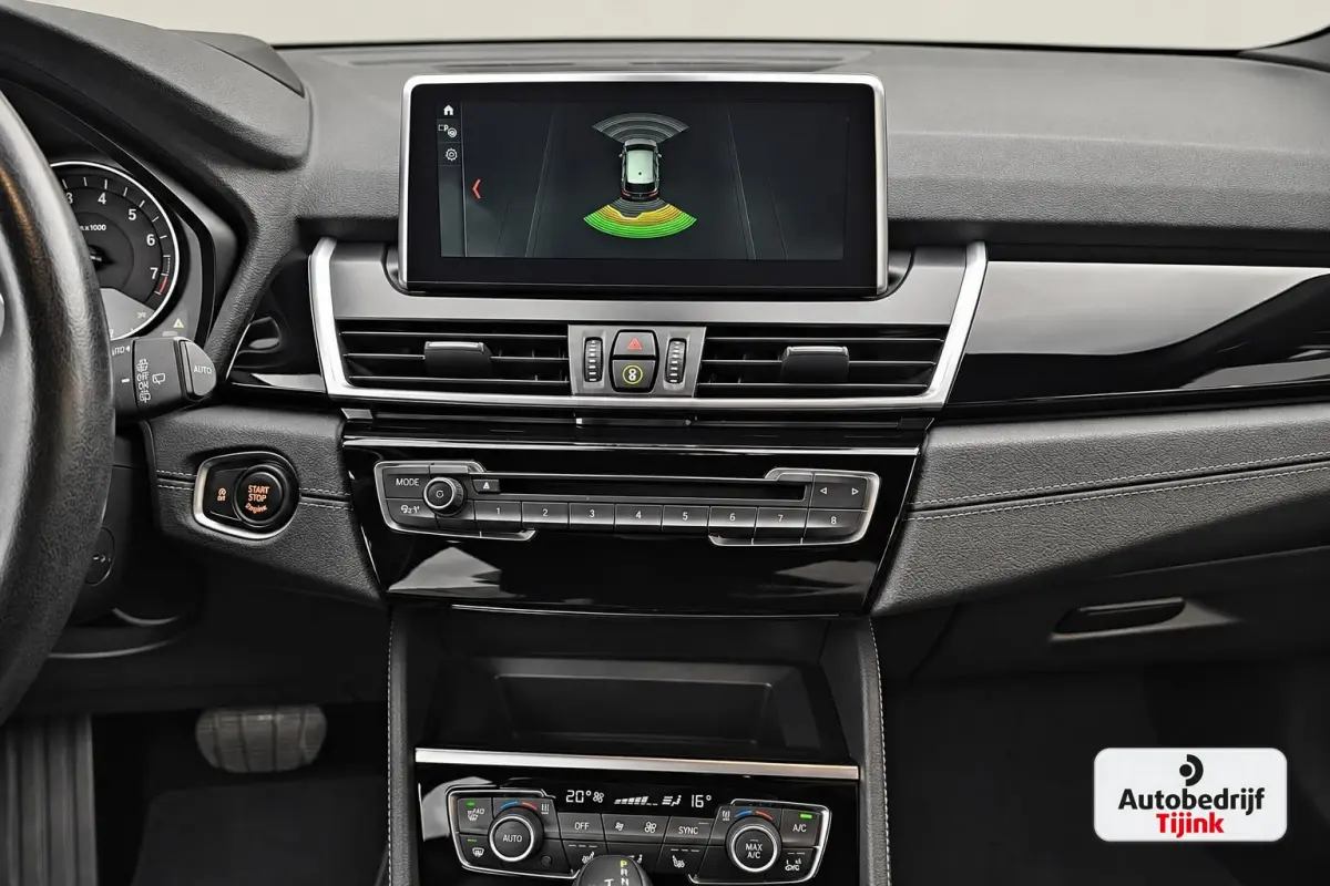 218i Corporate Lease High Executive | Automaat | LED | Navi | Stoelverwarming | Elek. achterklep | Leder | Sportstoelen | HUD | Cruise | All-seasons |