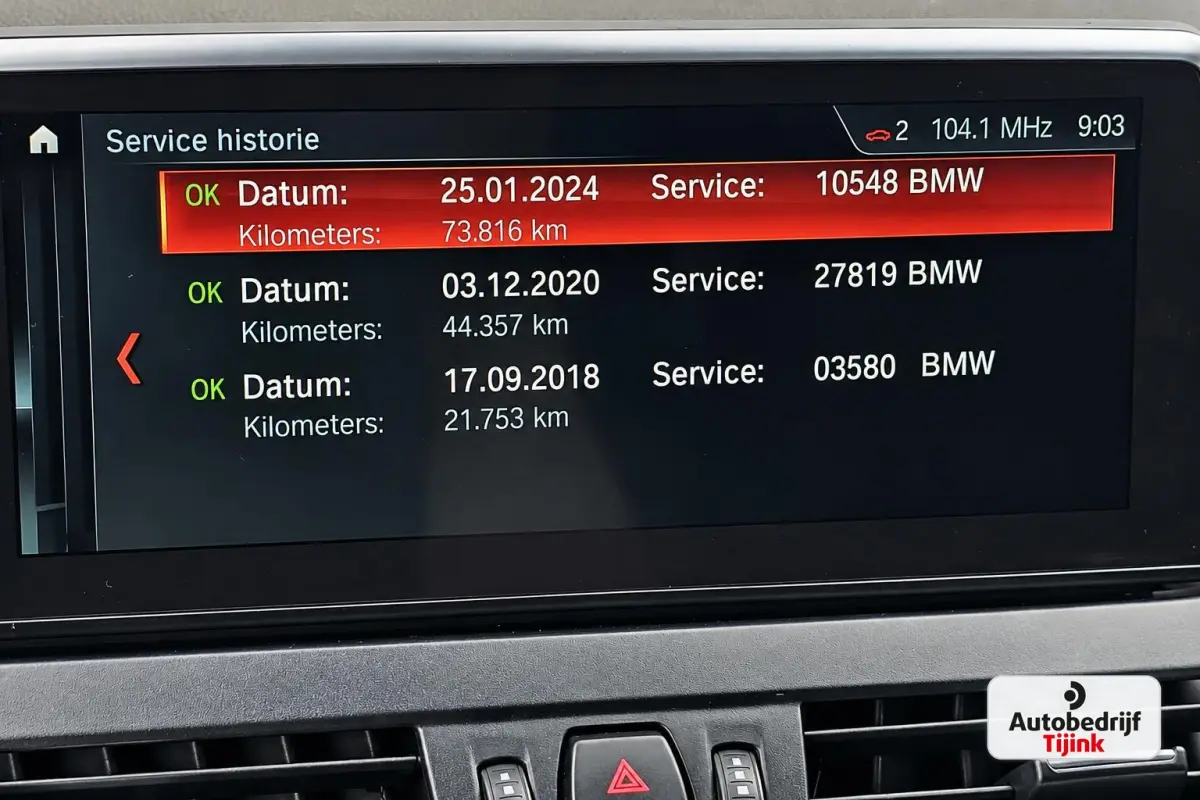 218i Corporate Lease High Executive | Automaat | LED | Navi | Stoelverwarming | Elek. achterklep | Leder | Sportstoelen | HUD | Cruise | All-seasons |
