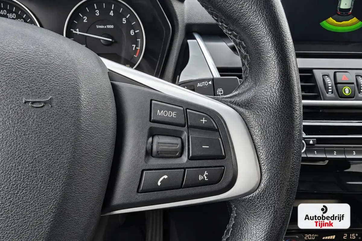 218i Corporate Lease High Executive | Automaat | LED | Navi | Stoelverwarming | Elek. achterklep | Leder | Sportstoelen | HUD | Cruise | All-seasons |