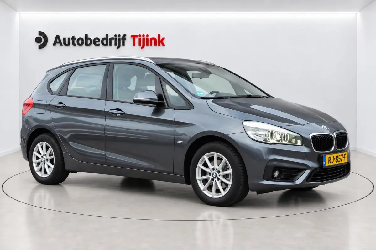 218i Corporate Lease High Executive | Automaat | LED | Navi | Stoelverwarming | Elek. achterklep | Leder | Sportstoelen | HUD | Cruise | All-seasons |