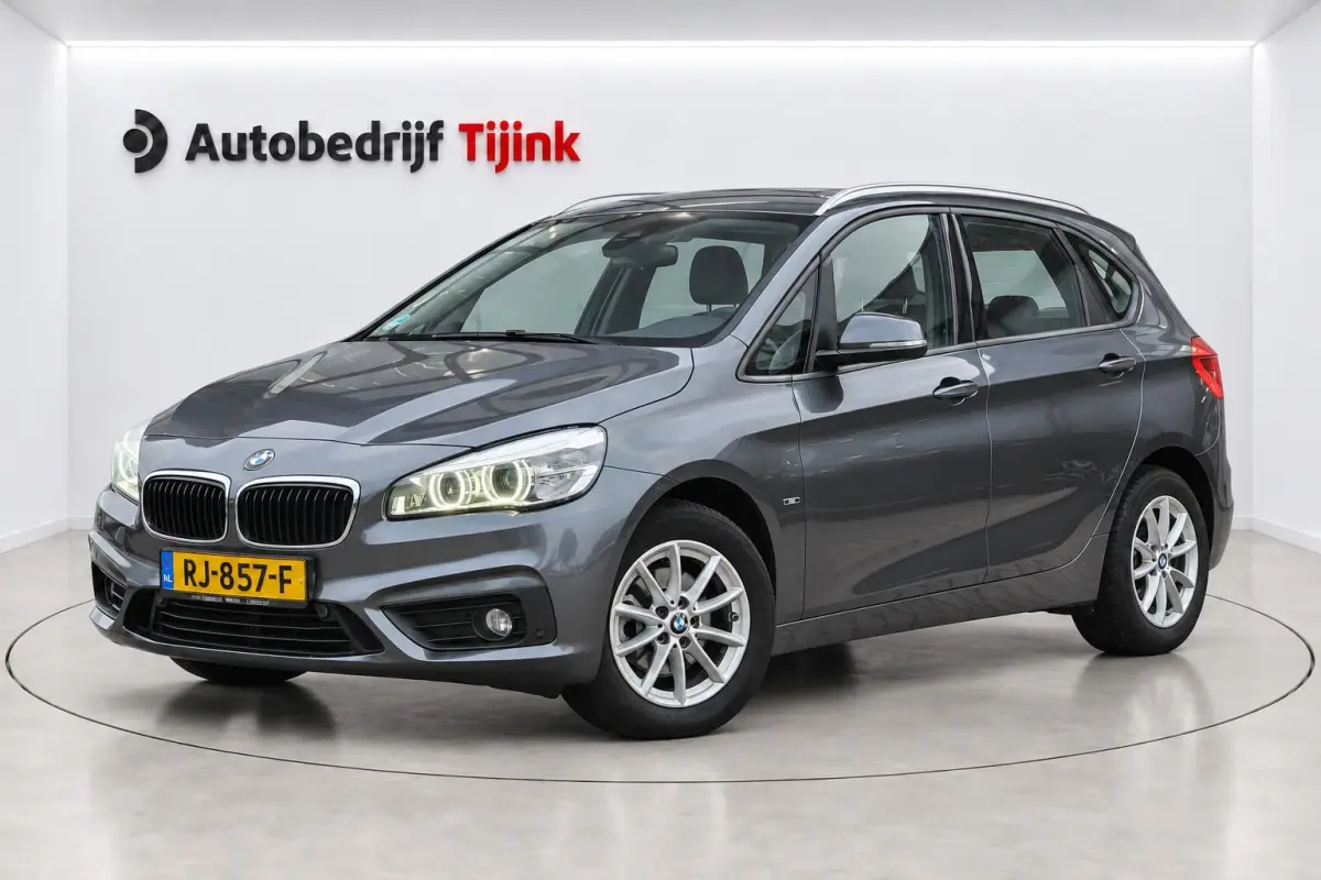 218i Corporate Lease High Executive | Automaat | LED | Navi | Stoelverwarming | Elek. achterklep | Leder | Sportstoelen | HUD | Cruise | All-seasons |