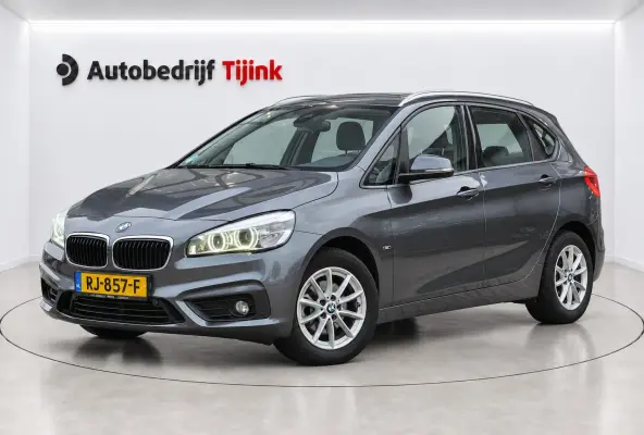 218i Corporate Lease High Executive | Automaat | LED | Navi | Stoelverwarming | Elek. achterklep | Leder | Sportstoelen | HUD | Cruise | All-seasons |
