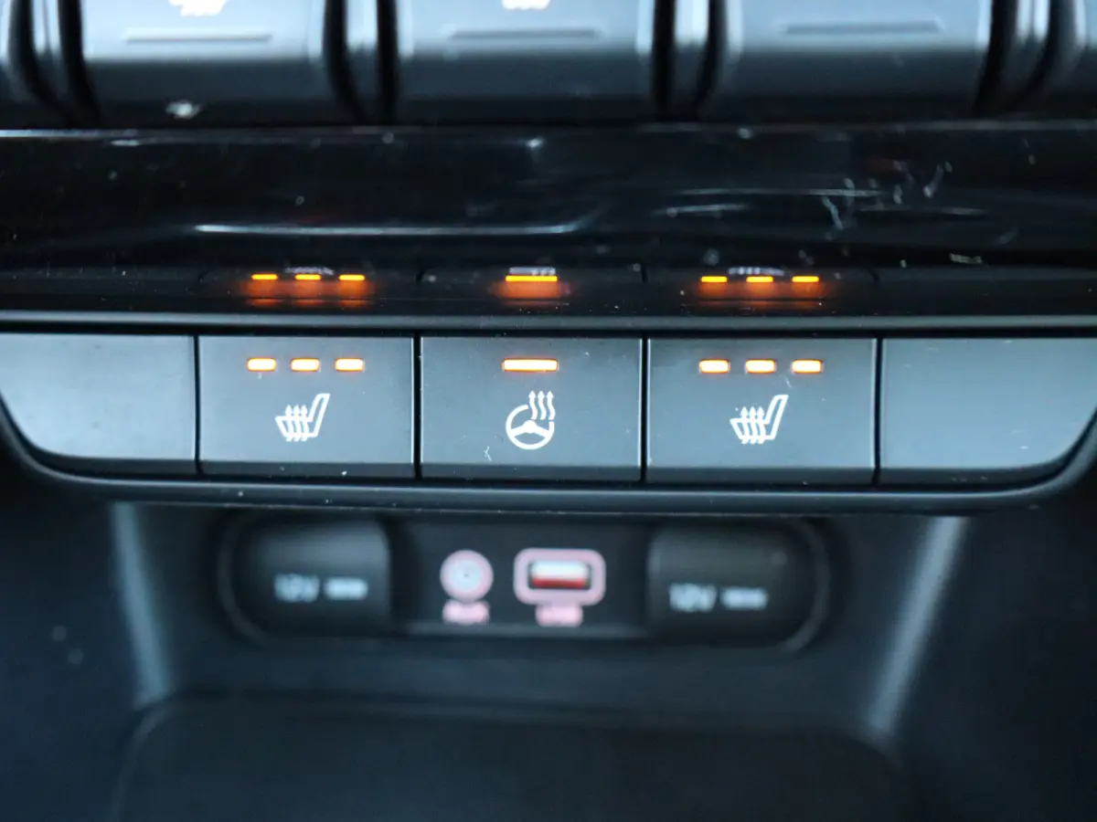 1.6 T-GDI 4WD GT-Line BLACK-Line NIEUWSTAAT I GT-line I Trekhaak I Carplay I Treeplank I Pano I Camera I Winterpakket I NL-auto I Navi I