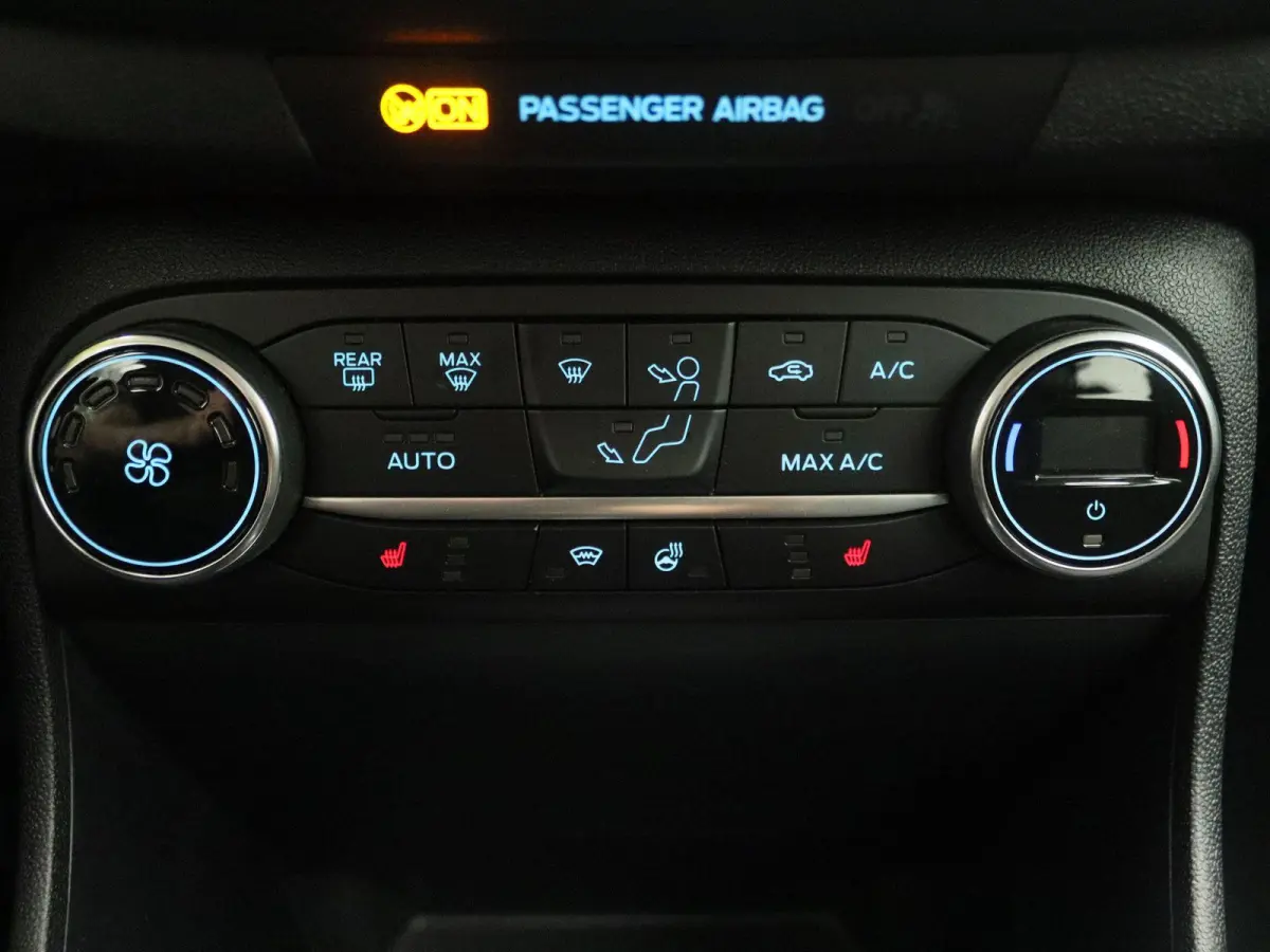 1.0 EcoBoost Titanium | Apple Carplay/Android Auto | Climate Control | Winterpakket | Trekhaak |