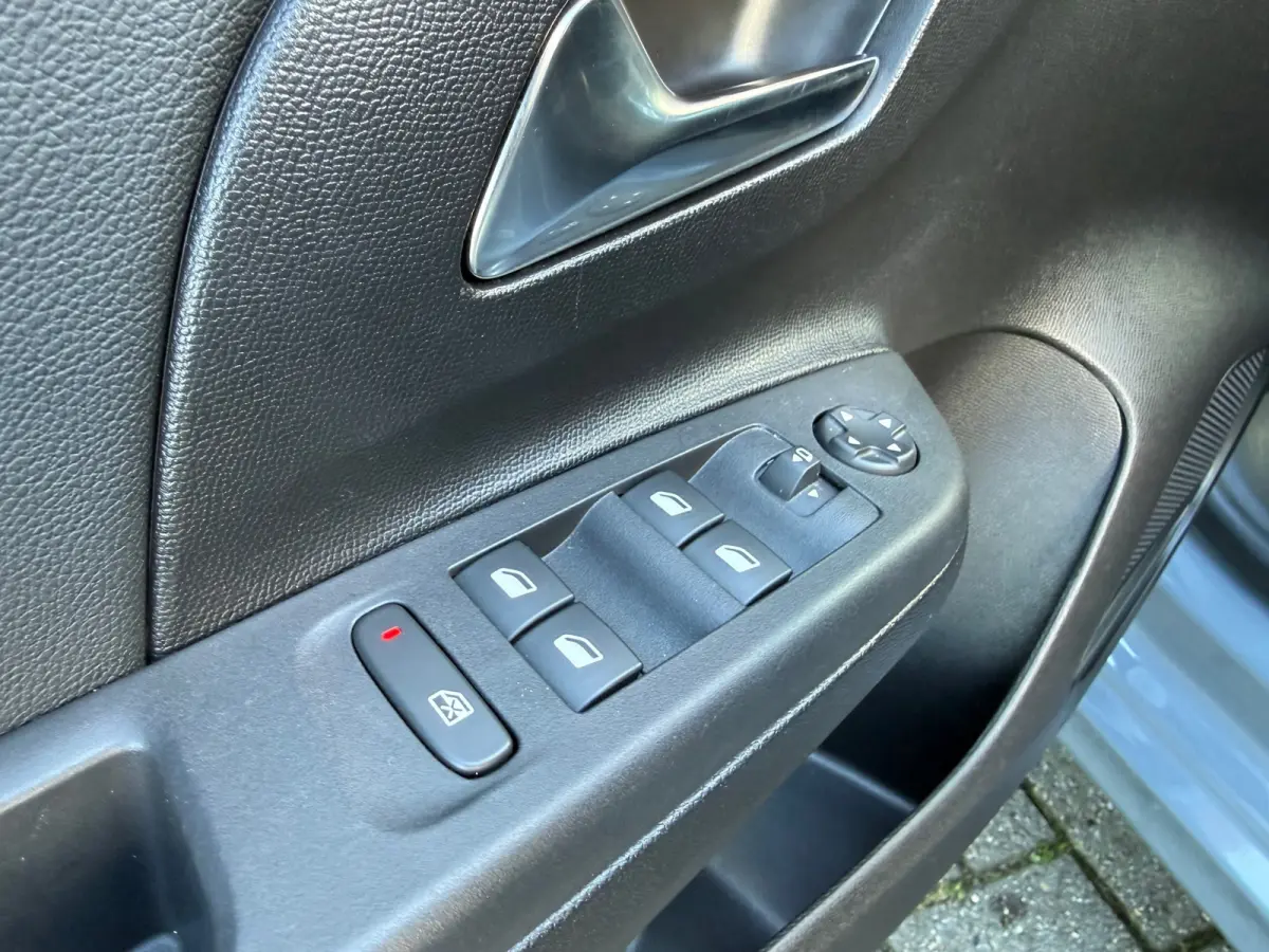 1.2 Turbo Hybrid GS - Automaat - Navi - Climate - Org.NL
