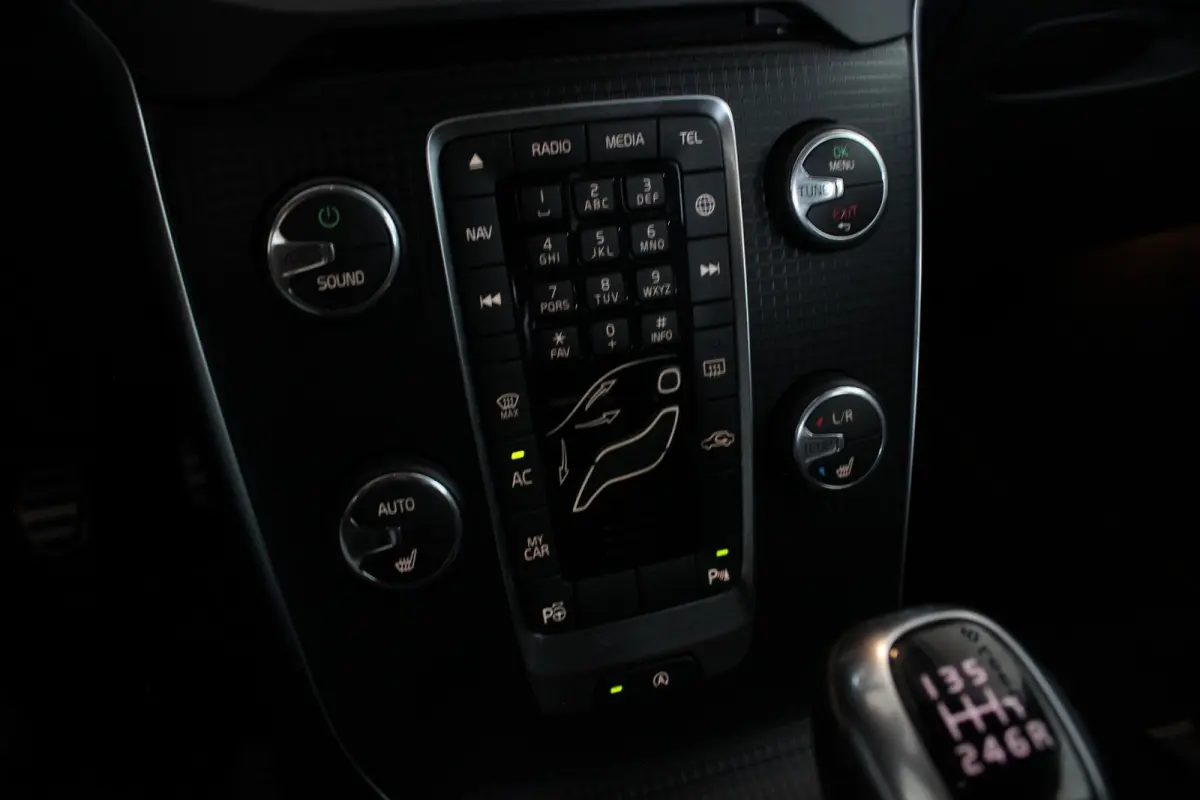 2.0 T4 Business Sport Trekhaak | Bluetooth | LED | Stoelverw. | Navi | Alcantara | 17" LMV | PDC V+A