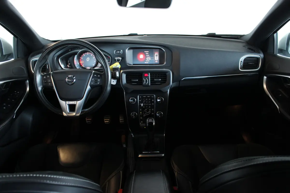 2.0 T4 Business Sport Trekhaak | Bluetooth | LED | Stoelverw. | Navi | Alcantara | 17" LMV | PDC V+A