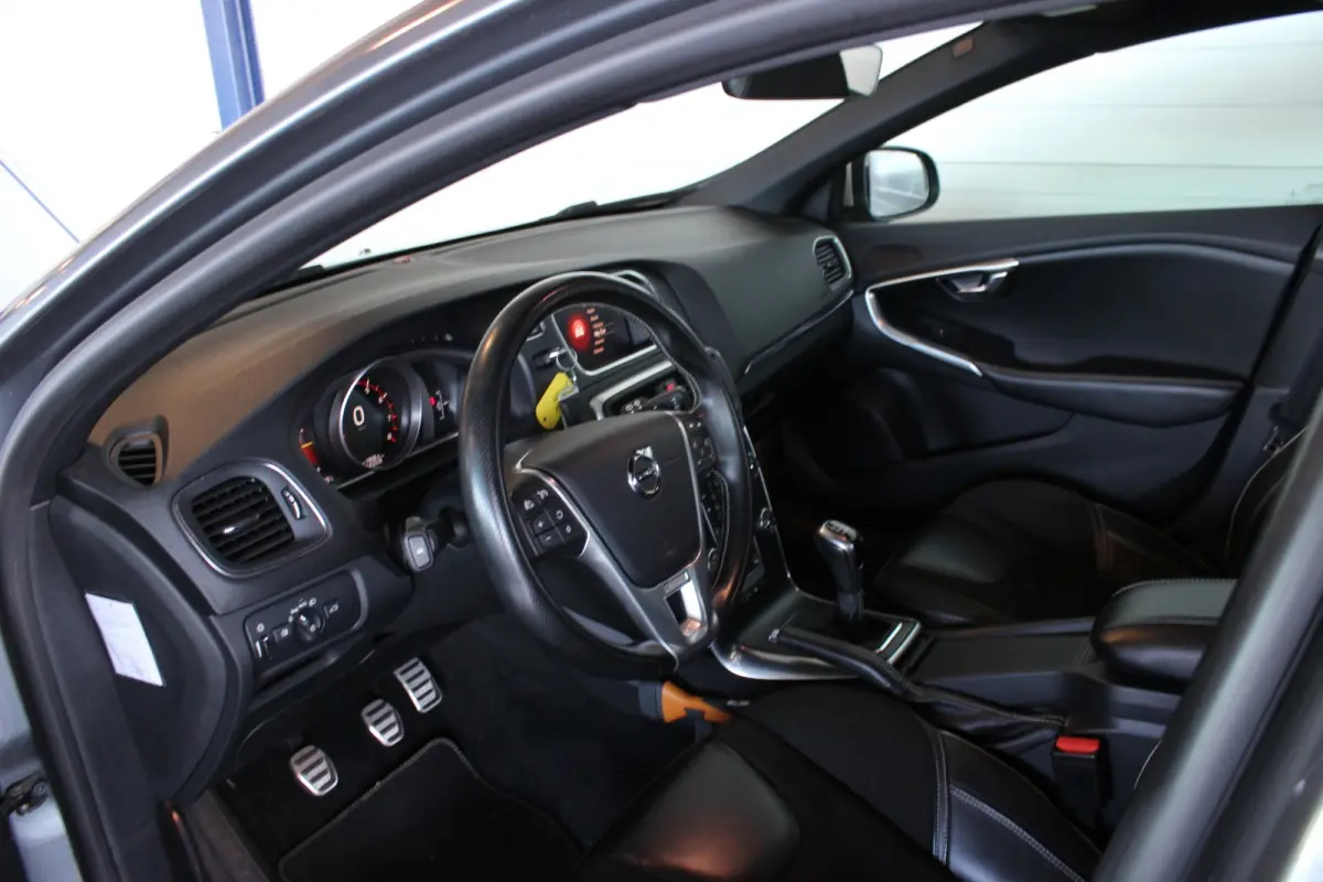 2.0 T4 Business Sport Trekhaak | Bluetooth | LED | Stoelverw. | Navi | Alcantara | 17" LMV | PDC V+A