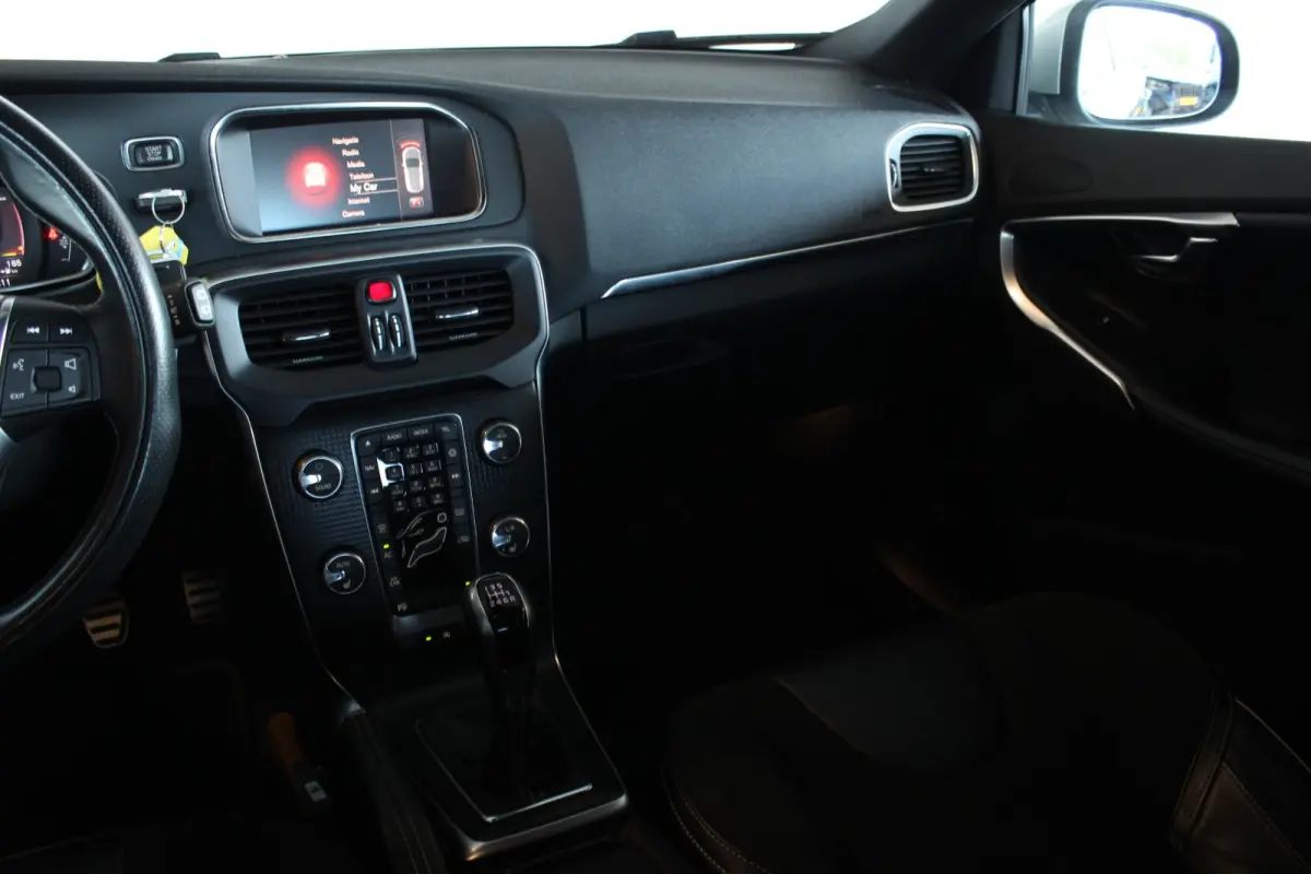 2.0 T4 Business Sport Trekhaak | Bluetooth | LED | Stoelverw. | Navi | Alcantara | 17" LMV | PDC V+A