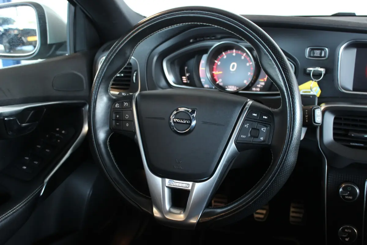 2.0 T4 Business Sport Trekhaak | Bluetooth | LED | Stoelverw. | Navi | Alcantara | 17" LMV | PDC V+A