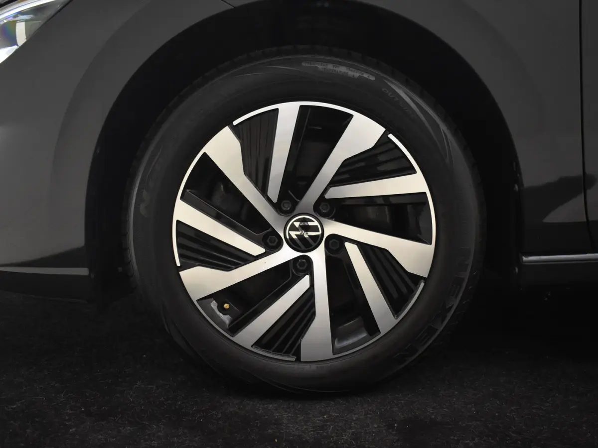 1.4 eHybrid Style l Elektr. Stoel incl Memory l Trekhaak Elektr. l Velours Bekleding l Stoelverwarming l Side Assist l Sensoren voor en achter l