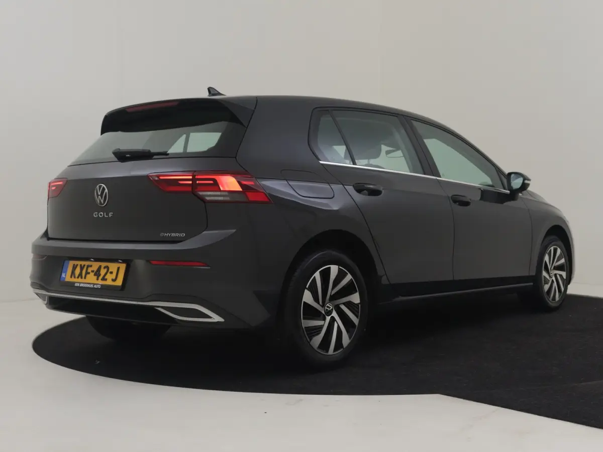 1.4 eHybrid Style l Elektr. Stoel incl Memory l Trekhaak Elektr. l Velours Bekleding l Stoelverwarming l Side Assist l Sensoren voor en achter l