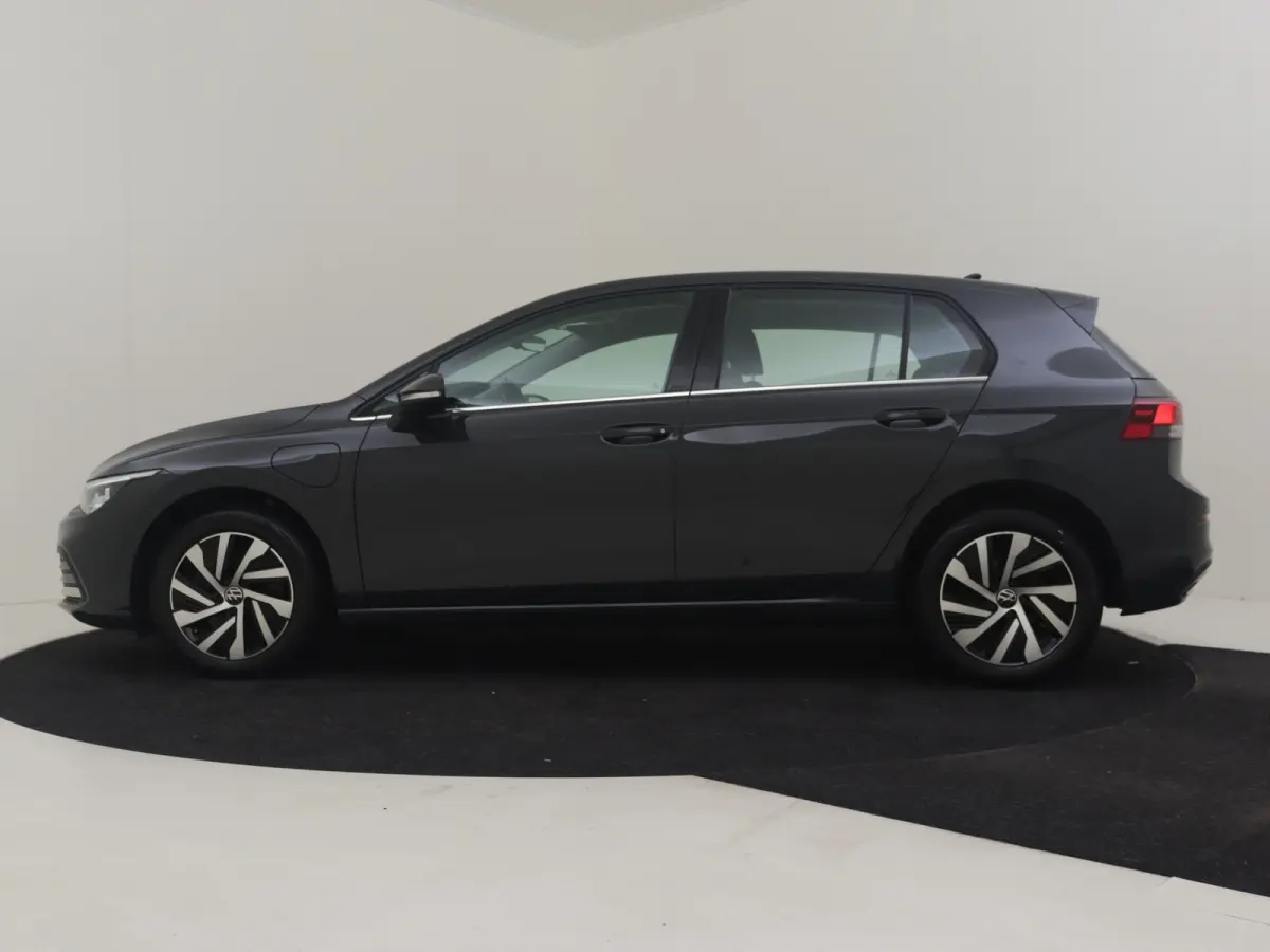 1.4 eHybrid Style l Elektr. Stoel incl Memory l Trekhaak Elektr. l Velours Bekleding l Stoelverwarming l Side Assist l Sensoren voor en achter l