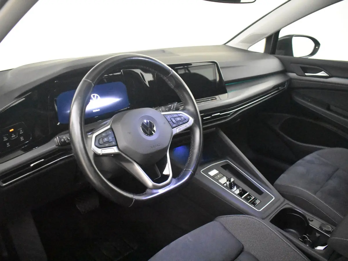 1.4 eHybrid Style l Elektr. Stoel incl Memory l Trekhaak Elektr. l Velours Bekleding l Stoelverwarming l Side Assist l Sensoren voor en achter l