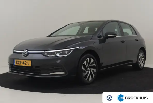 1.4 eHybrid Style l Elektr. Stoel incl Memory l Trekhaak Elektr. l Velours Bekleding l Stoelverwarming l Side Assist l Sensoren voor en achter l