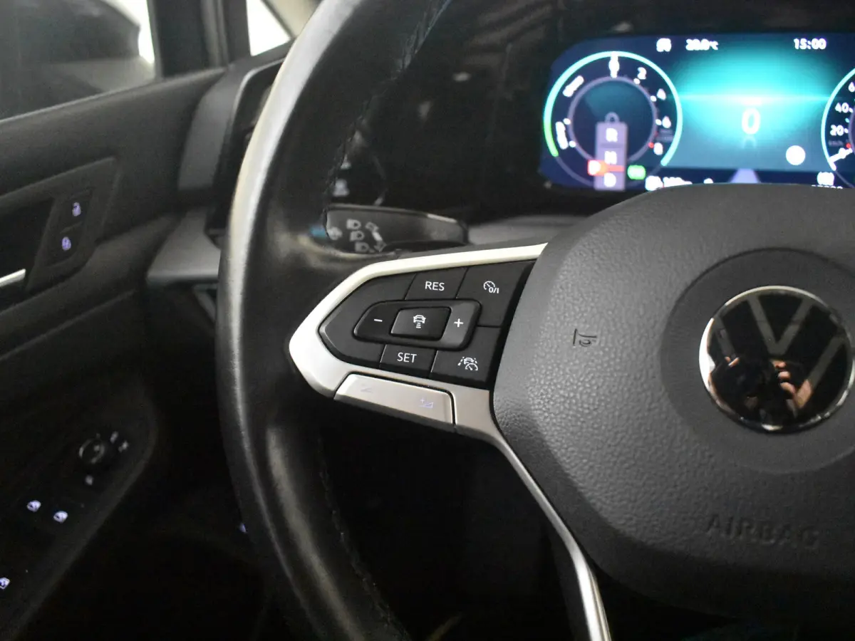 1.4 eHybrid Style l Elektr. Stoel incl Memory l Trekhaak Elektr. l Velours Bekleding l Stoelverwarming l Side Assist l Sensoren voor en achter l