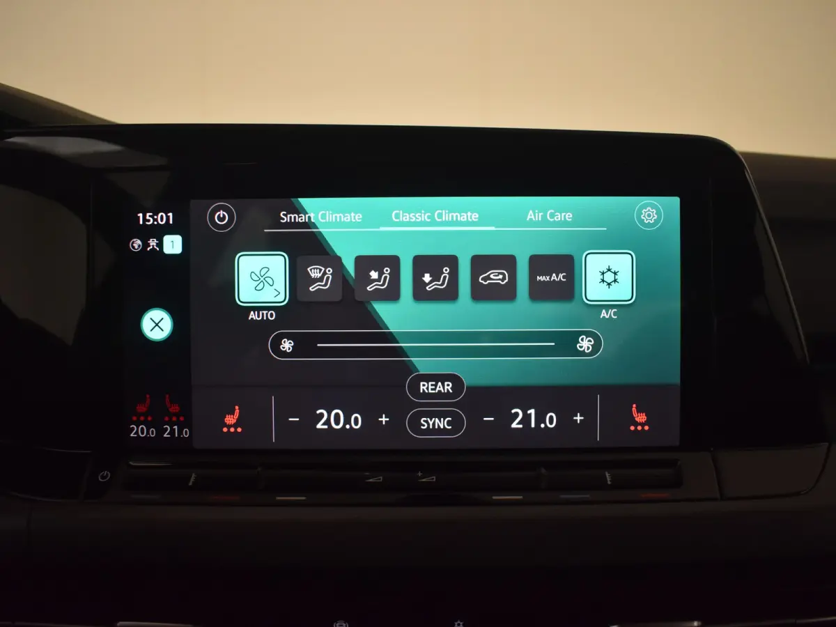 1.4 eHybrid Style l Elektr. Stoel incl Memory l Trekhaak Elektr. l Velours Bekleding l Stoelverwarming l Side Assist l Sensoren voor en achter l