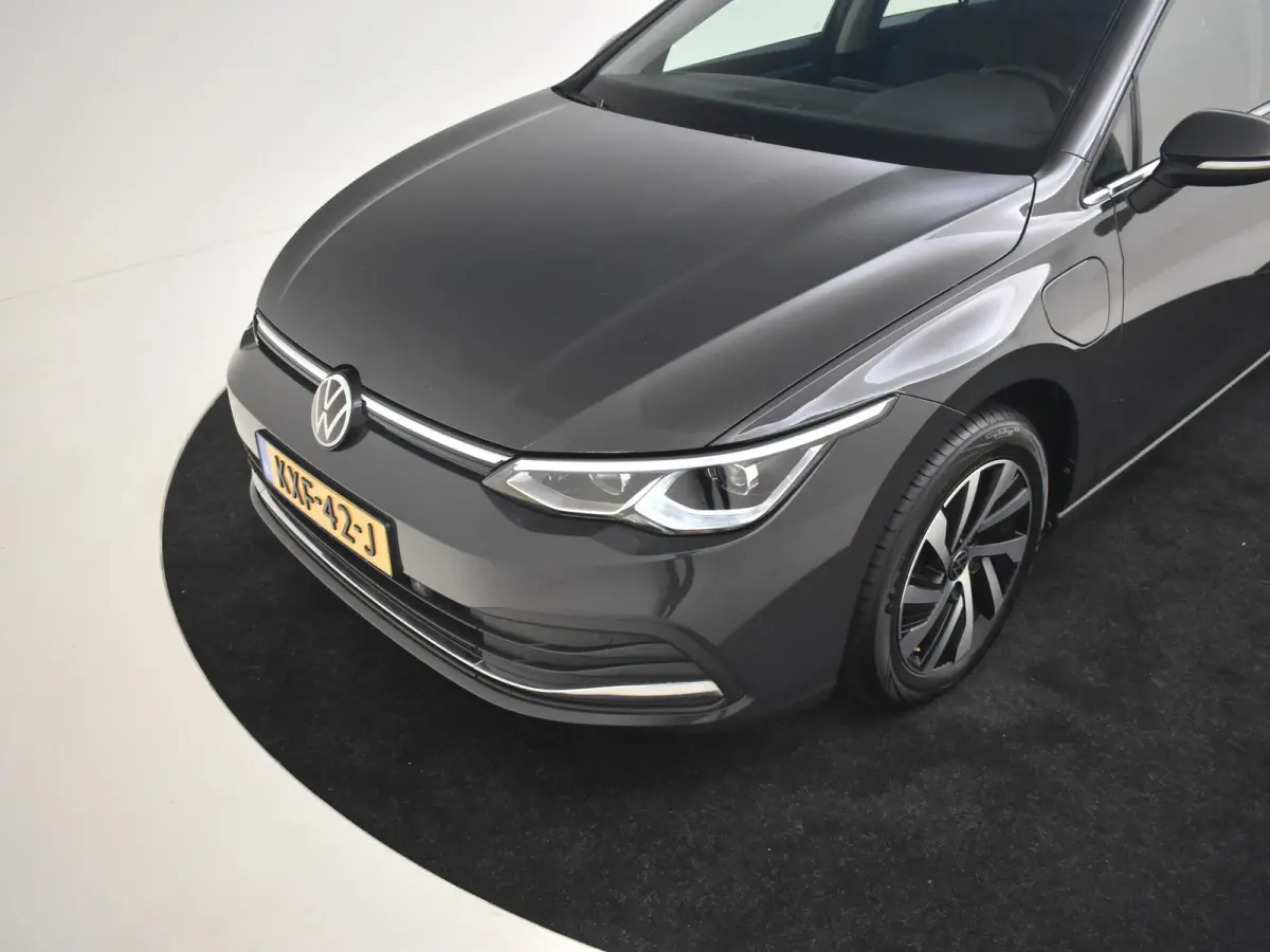 1.4 eHybrid Style l Elektr. Stoel incl Memory l Trekhaak Elektr. l Velours Bekleding l Stoelverwarming l Side Assist l Sensoren voor en achter l