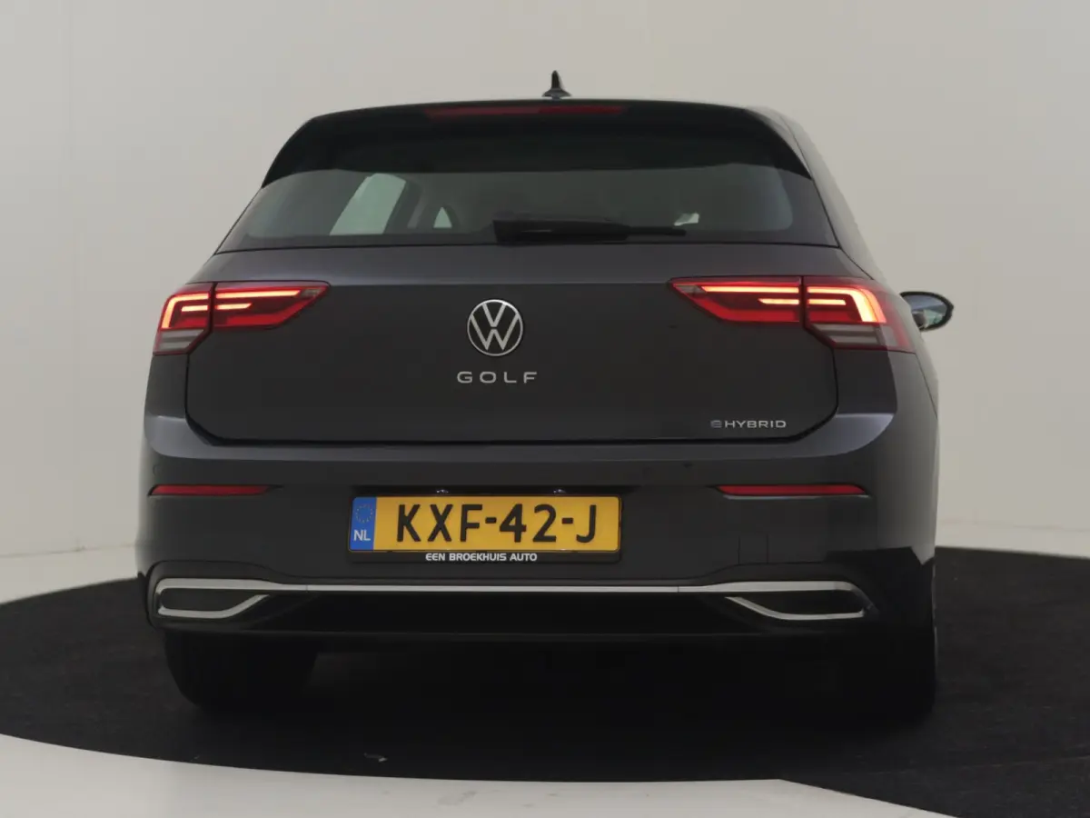 1.4 eHybrid Style l Elektr. Stoel incl Memory l Trekhaak Elektr. l Velours Bekleding l Stoelverwarming l Side Assist l Sensoren voor en achter l
