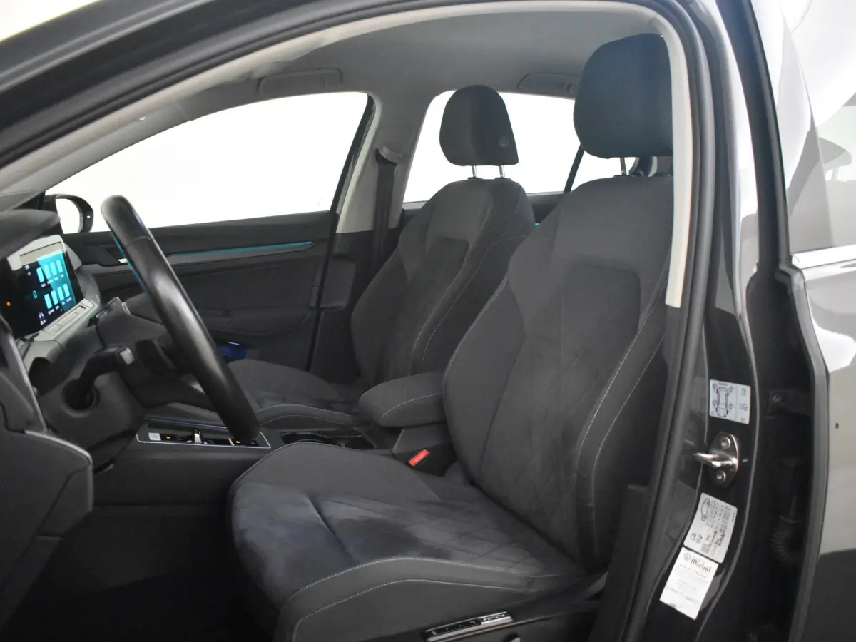 1.4 eHybrid Style l Elektr. Stoel incl Memory l Trekhaak Elektr. l Velours Bekleding l Stoelverwarming l Side Assist l Sensoren voor en achter l