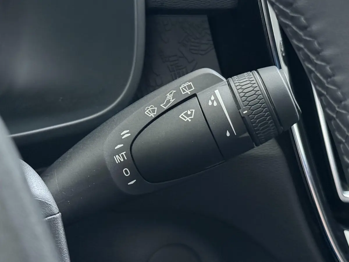 Core 70 kWh SOH 91%| ELEK. TREKHAAK| WINTERPAKKET| STOEL +STUURVERWARMING| WARMTEPOMP| ACHTERUITRIJCAMERA| RIJKLAARPRIJS INCL. 12 MND BOVAG GARANTIE